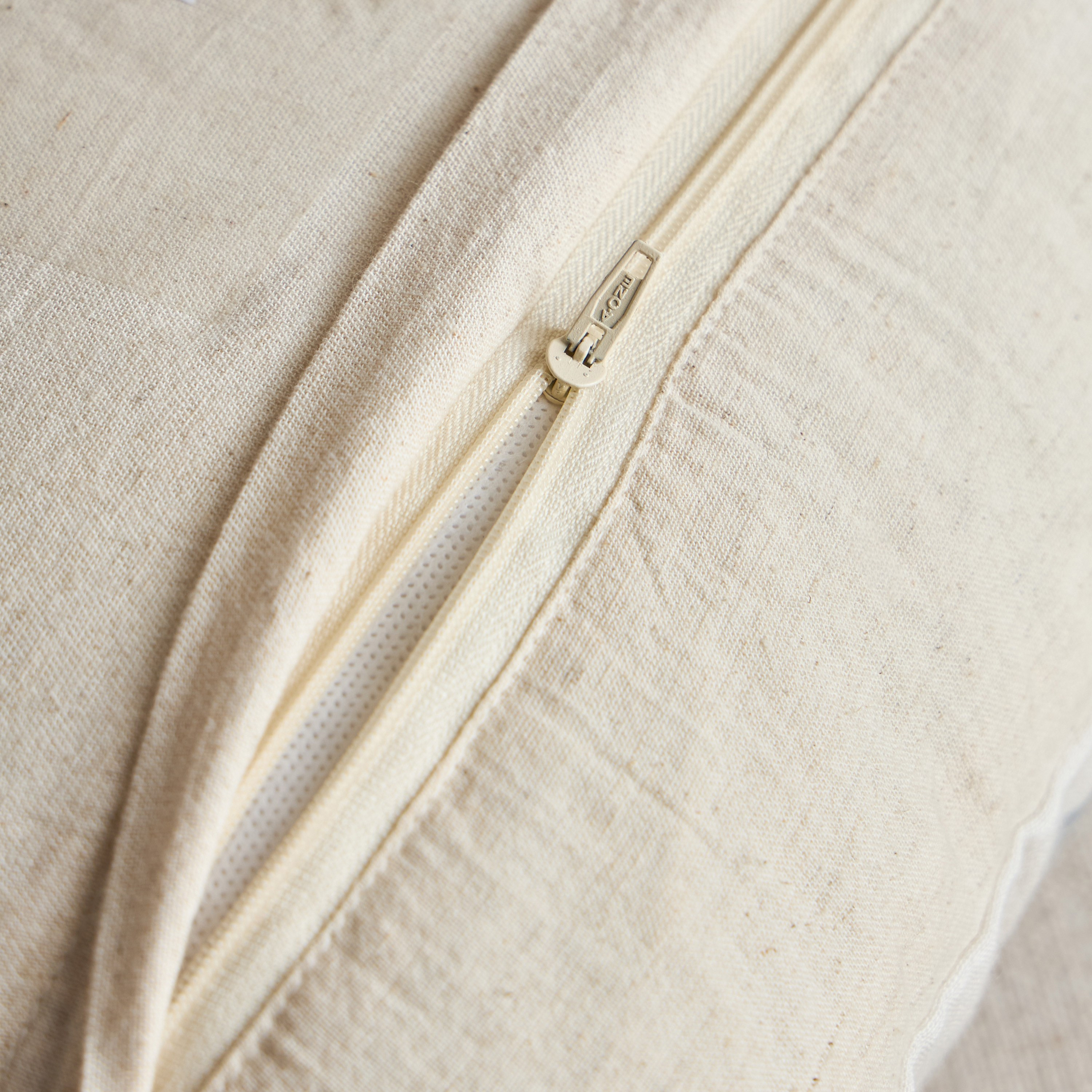 غطاء وسادة مطرّز- كريس كيلب - 30×50 سم-household-cushionsandthrows-cushioncovers-image-3