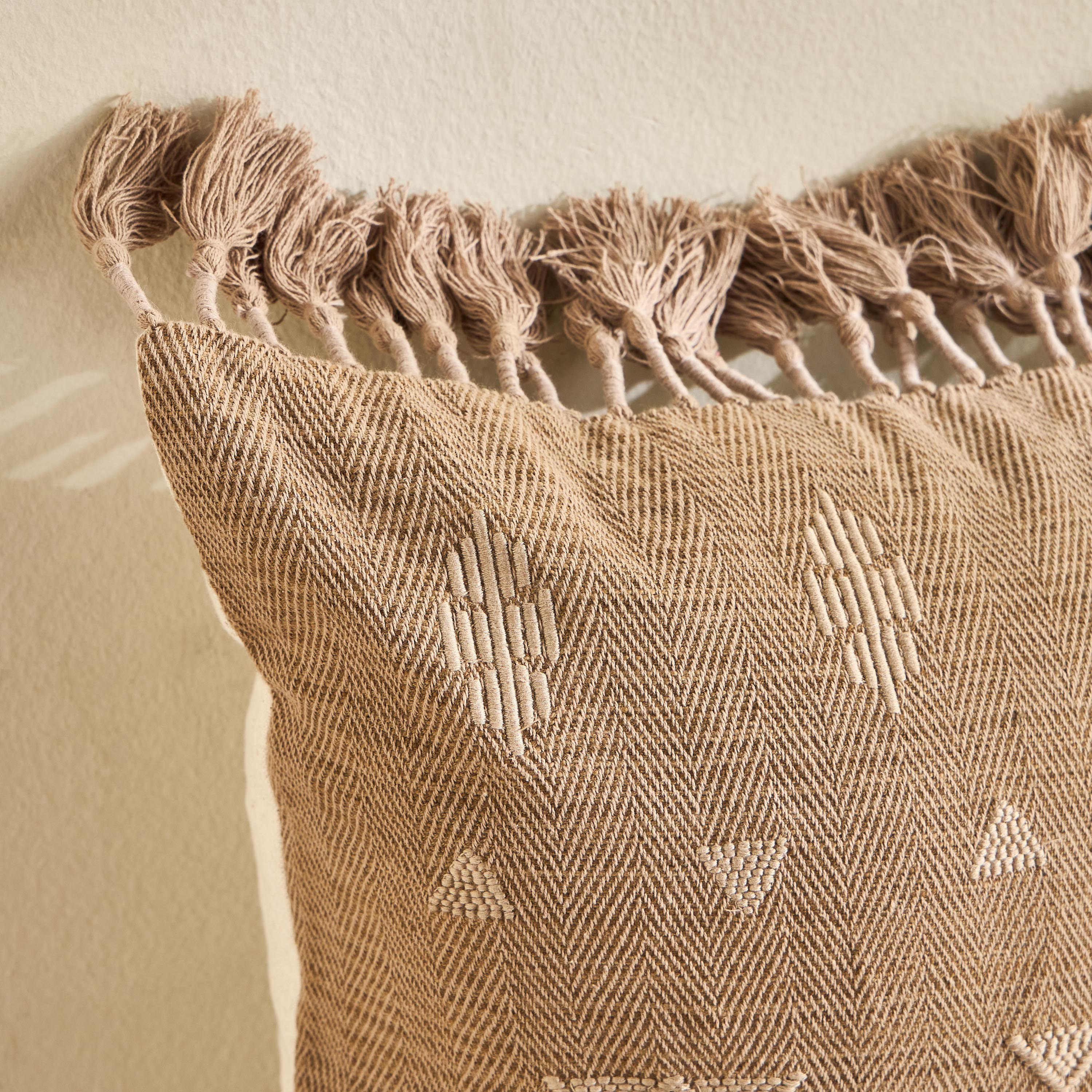 غطاء وسادة مطرز - جارو - 50x50 سم-household-cushionsandthrows-cushioncovers-image-2