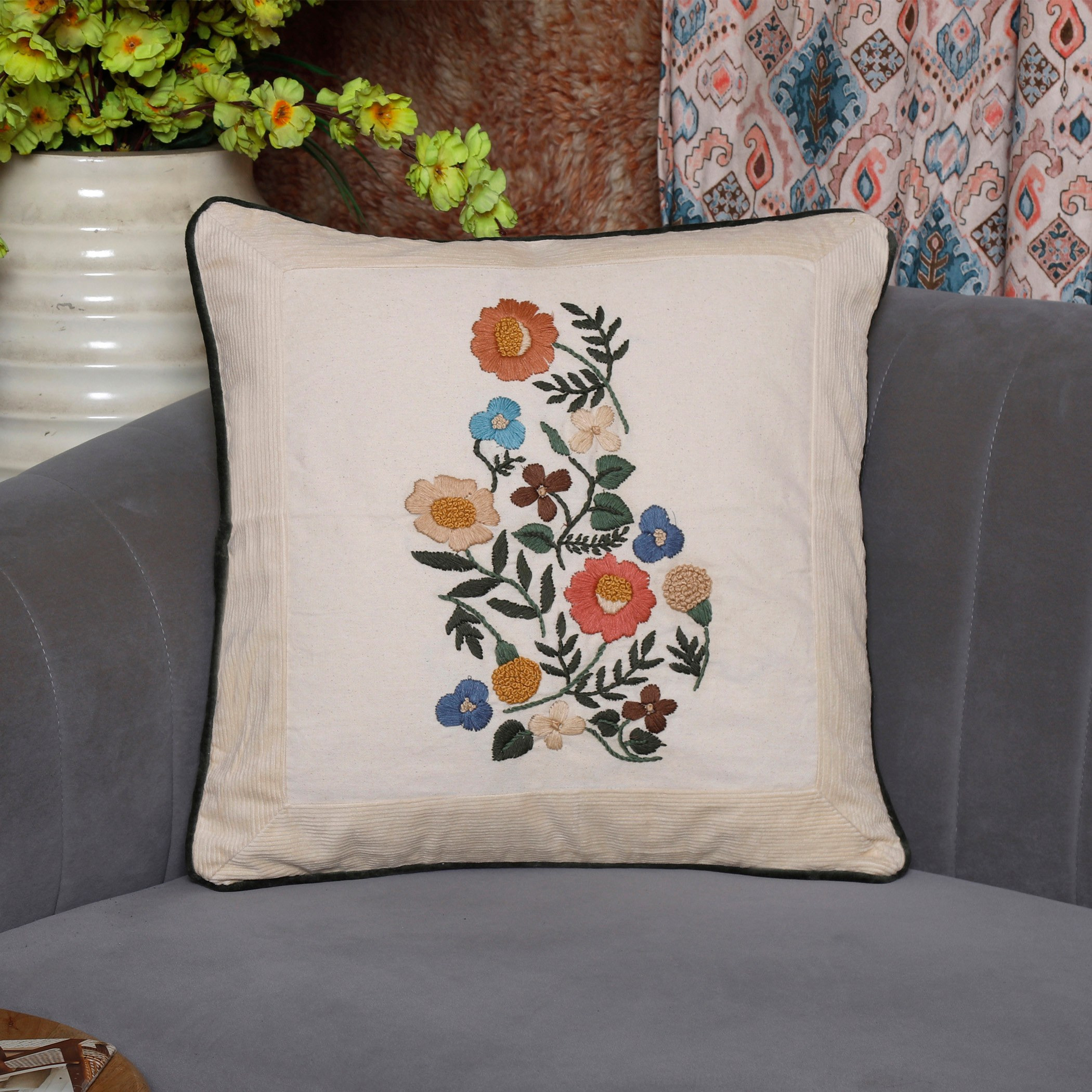 وسادة محشوة ومطرزة بباقة زهور - دانيك - 50x50 سم-household-cushionsandthrows-filledcushions-decorativecushions-image-1