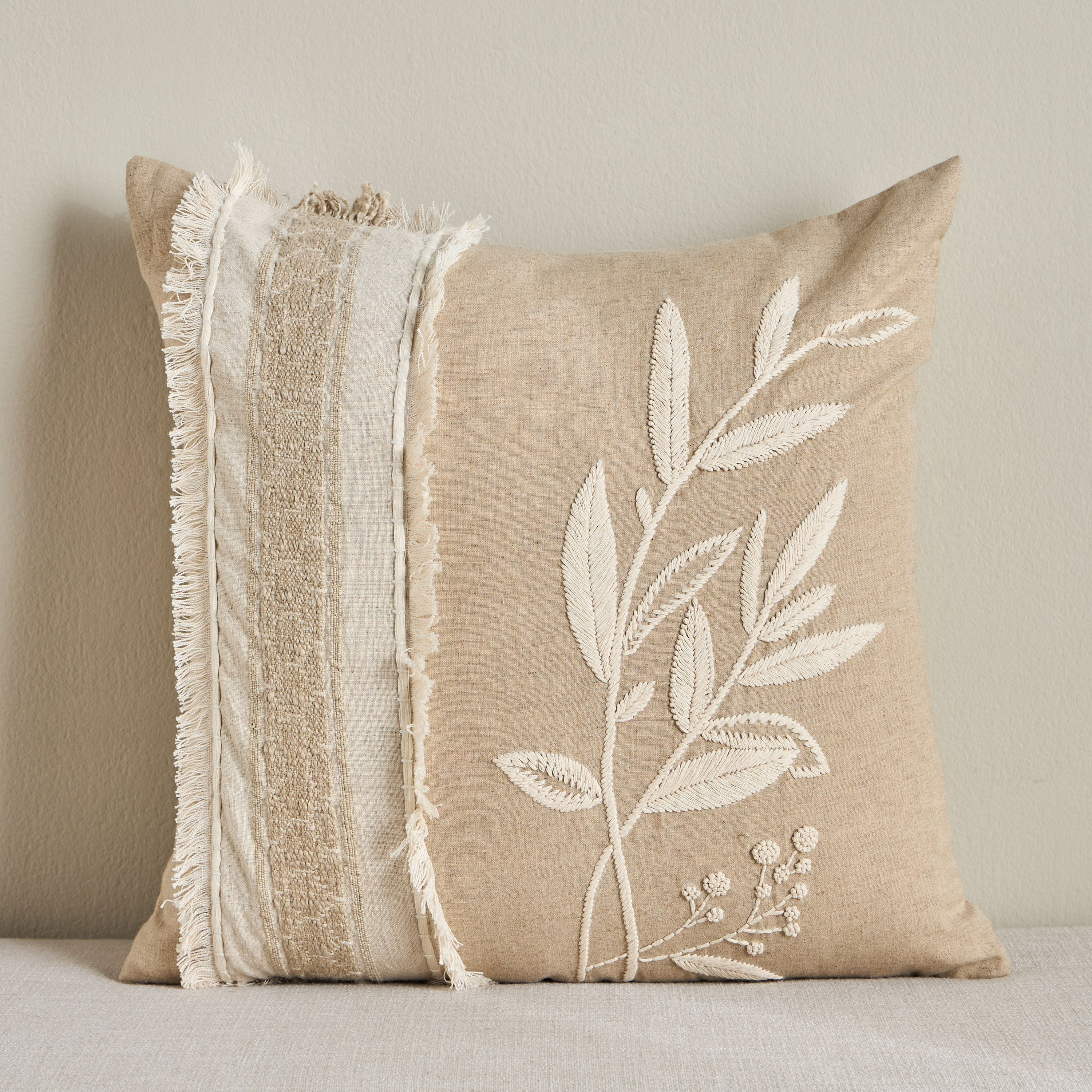 وسادة محشوة مطرّزة بأوراق الصفصاف - 50×50 سم-household-cushionsandthrows-filledcushions-decorativecushions-image-1