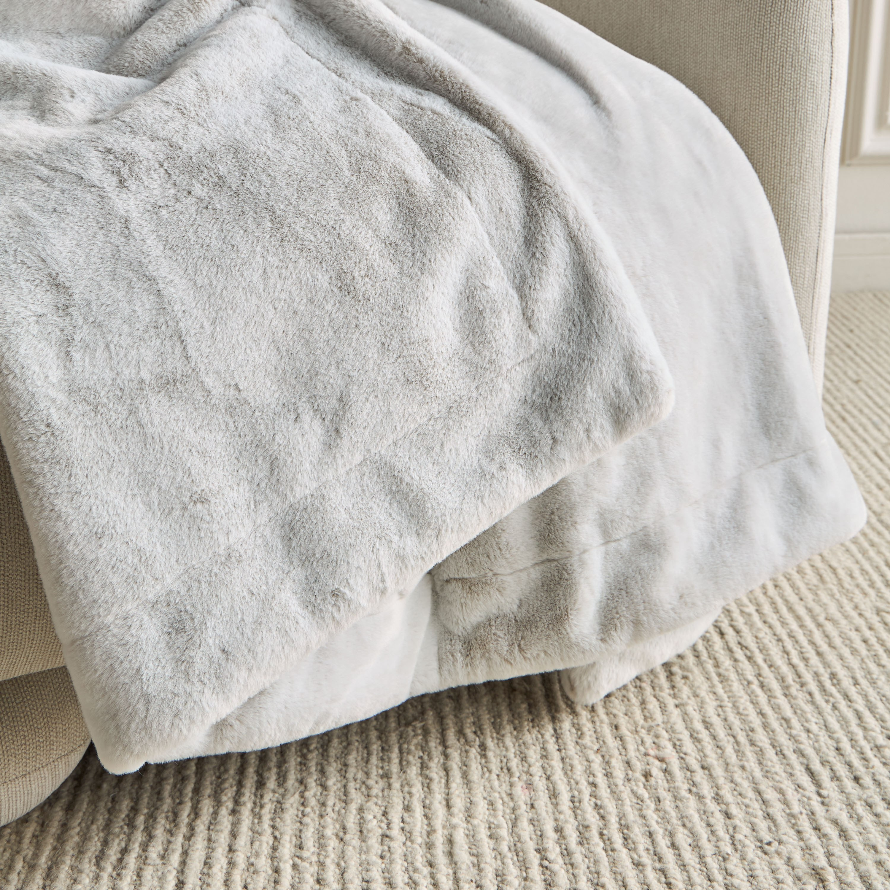 Aalia Rabbit Fur Flannel Single Blanket - 150x200 cm-household-cushionsandthrows-throwsandblankets-blankets-image-2