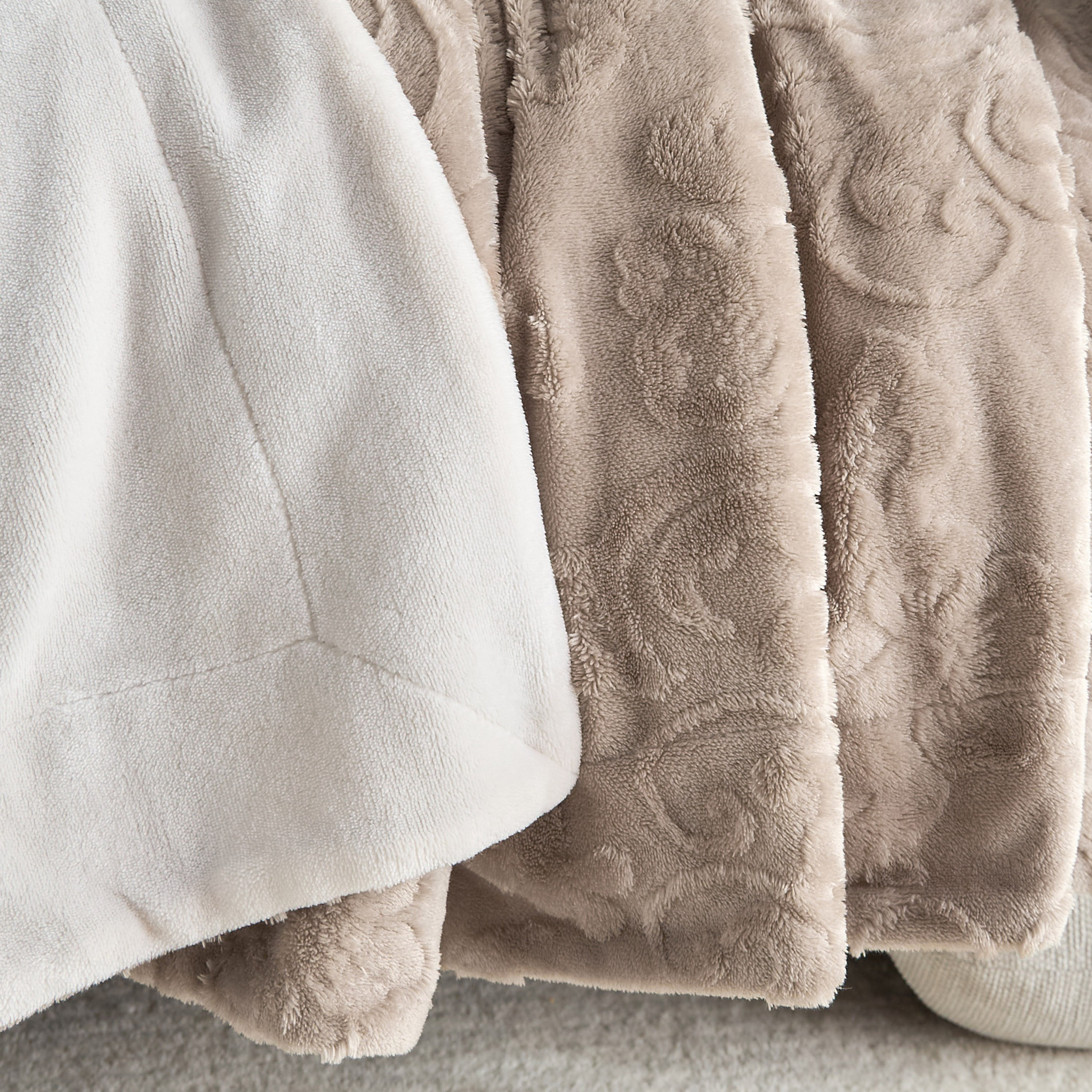 بطانية فلانيل فردية بتفاصيل بارزة - تورين - 150x200 سم-household-bedding-blankets-image-2