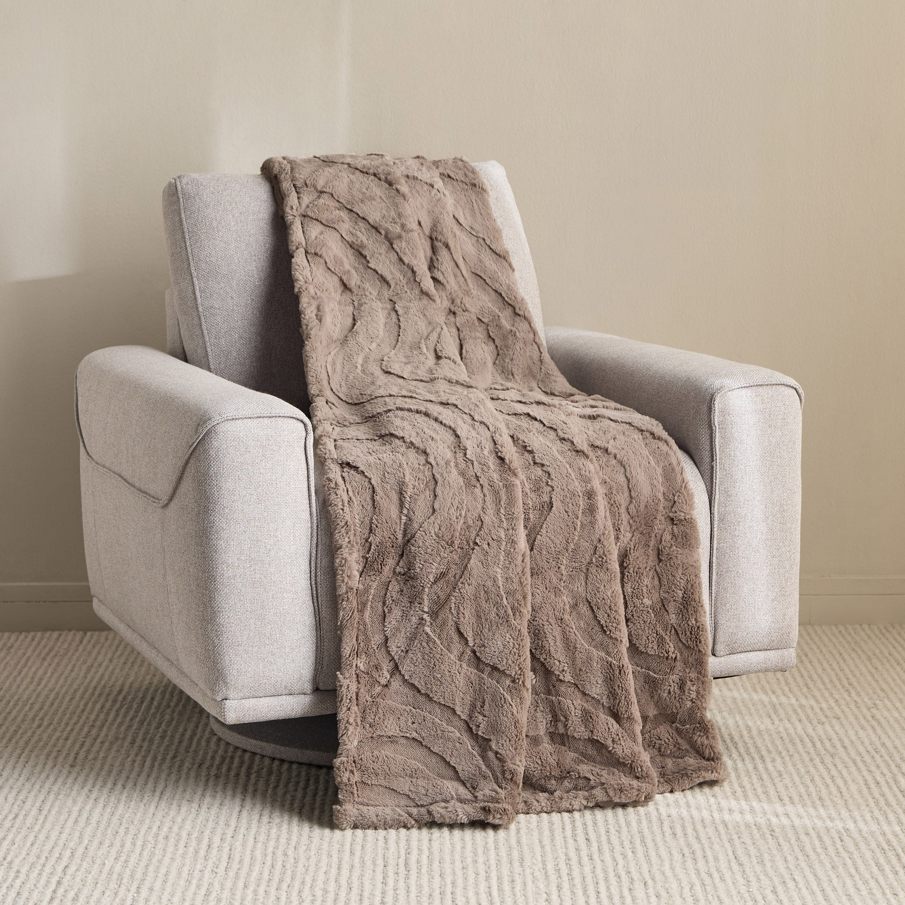Shop Reina Wave Rabbit Fur Single Blanket - 150x200 cm | Homecentre UAE