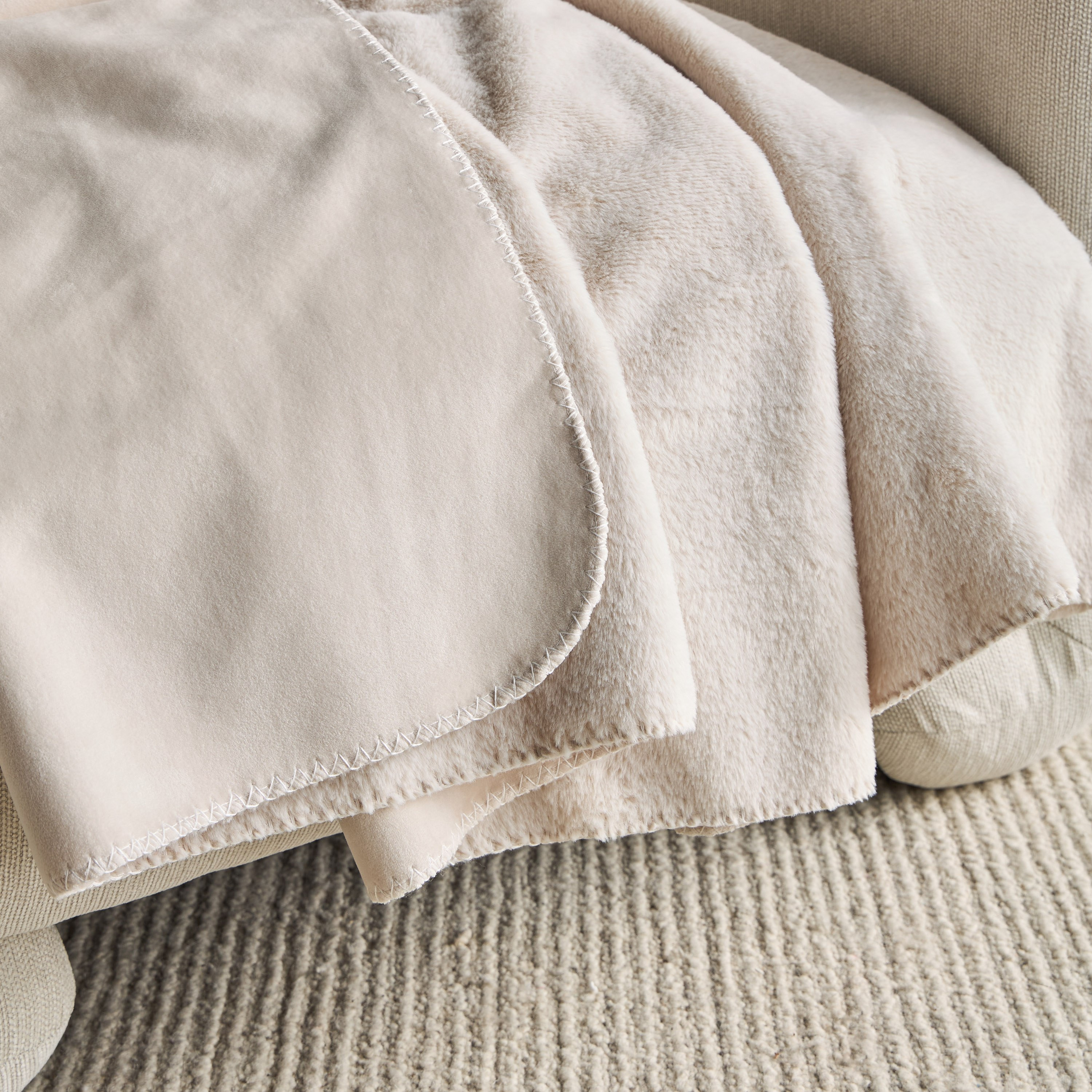 بطانية كوين مينك فرو أرنب - آرنا - 240x200 سم-household-bedding-blankets-image-2