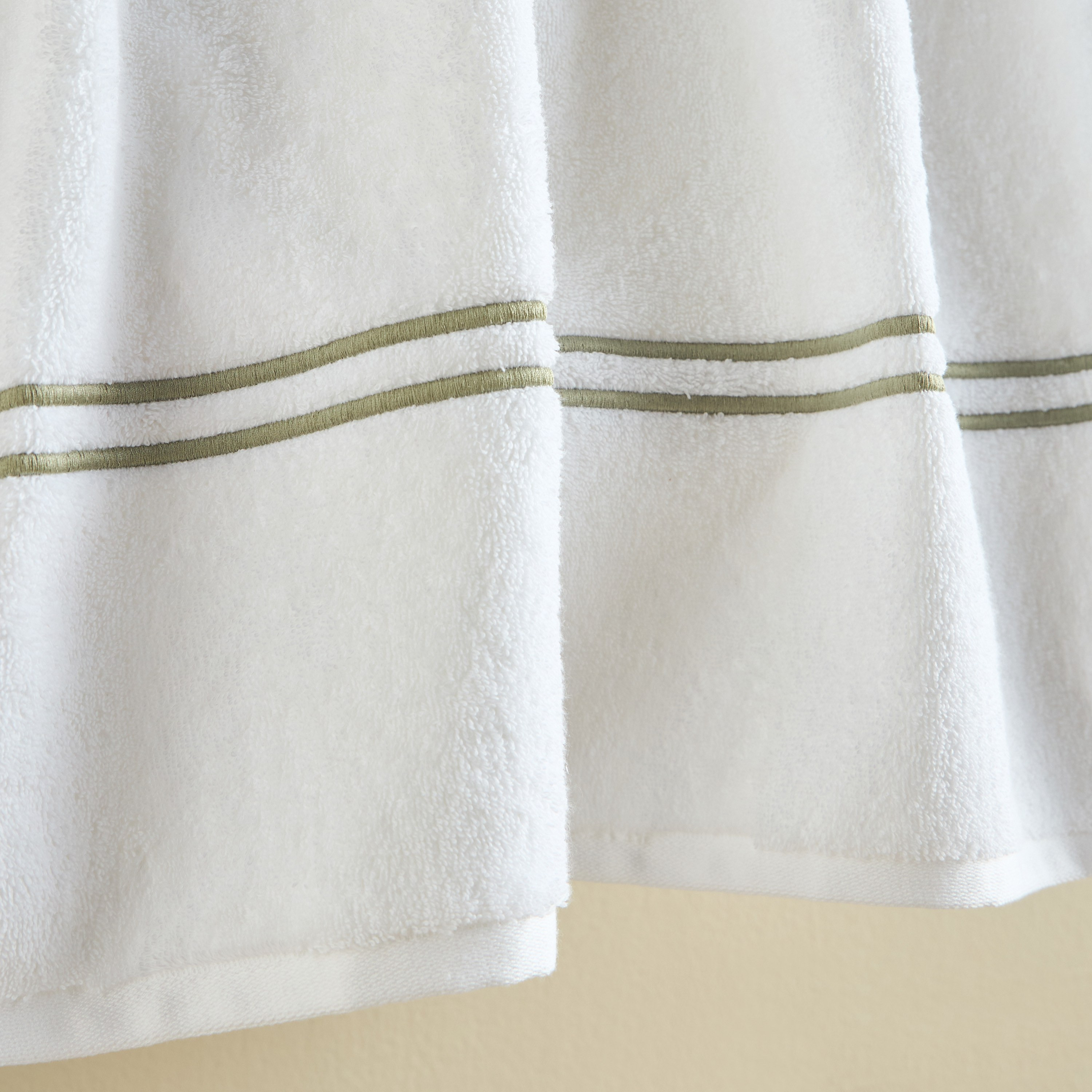 Hotel Collection 650 GSM Egyptian Cotton Bath Towel - 70x140 cm-household-bathandlaundry-bathlinen-towels-image-4