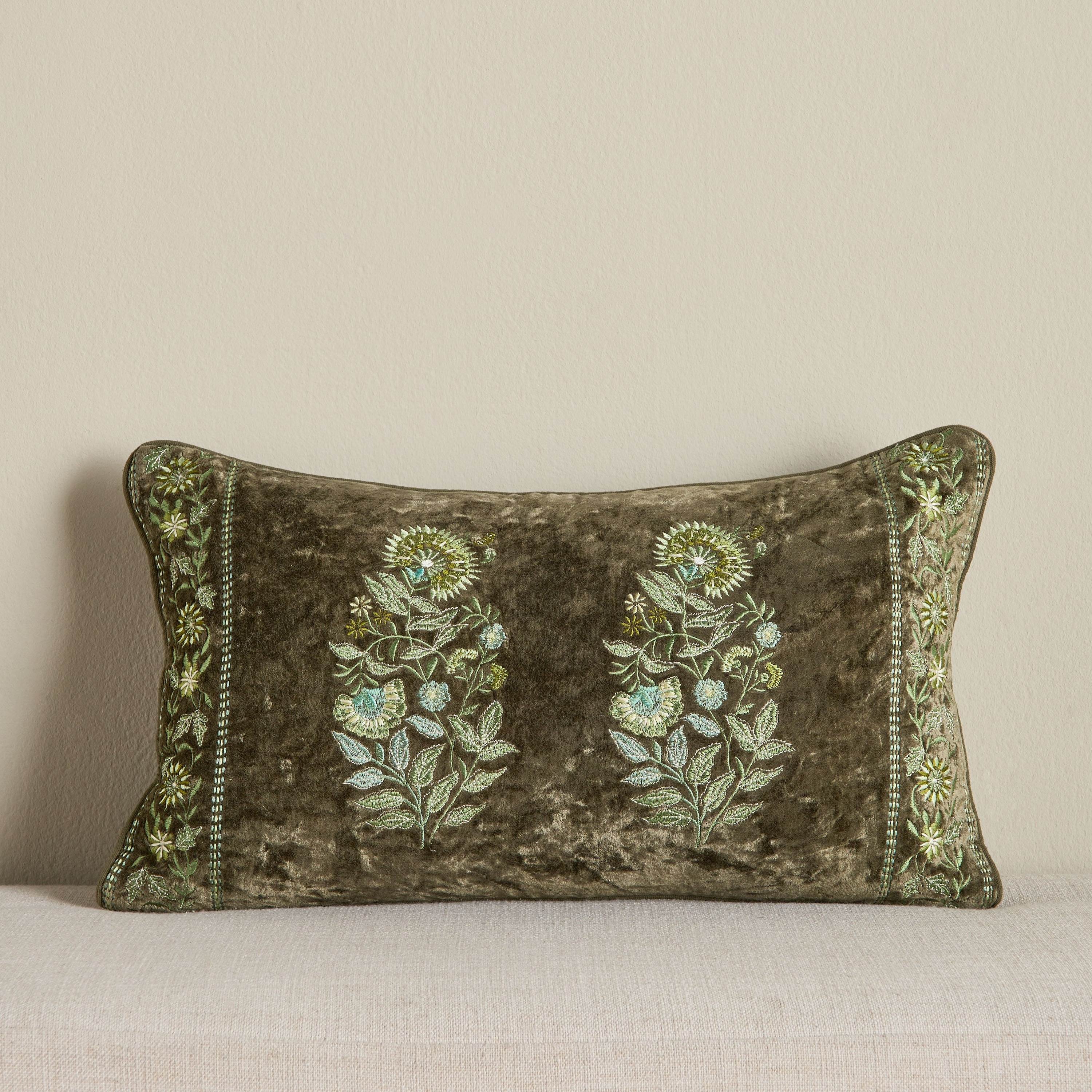 وسادة محشوة بتطريز بوتي - ايشان - 30x50 سم-household-cushionsandthrows-filledcushions-decorativecushions-image-1