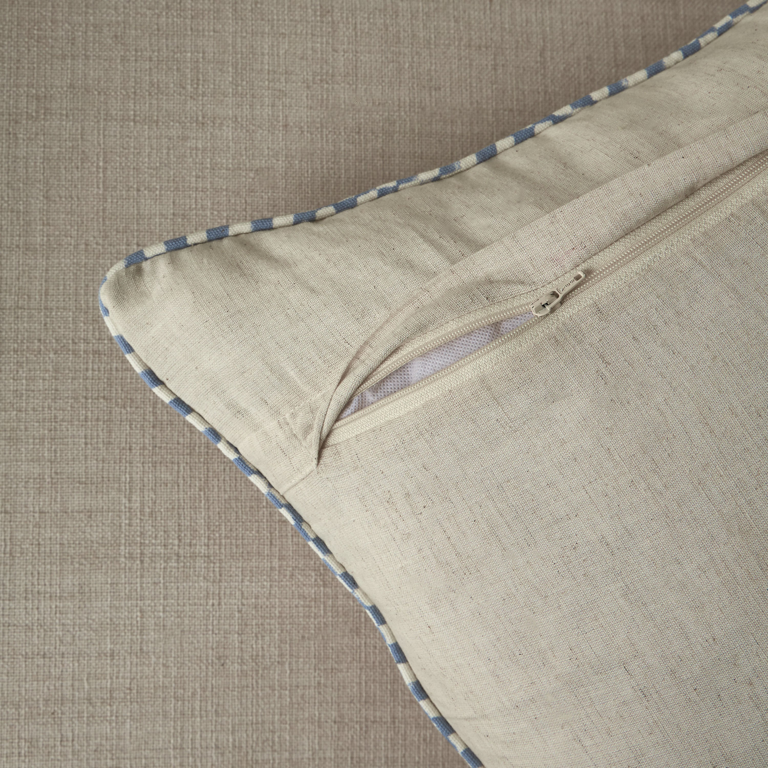وسادة محشوة مطرزة - شارباغ - 50x50 سم-household-cushionsandthrows-filledcushions-decorativecushions-image-3
