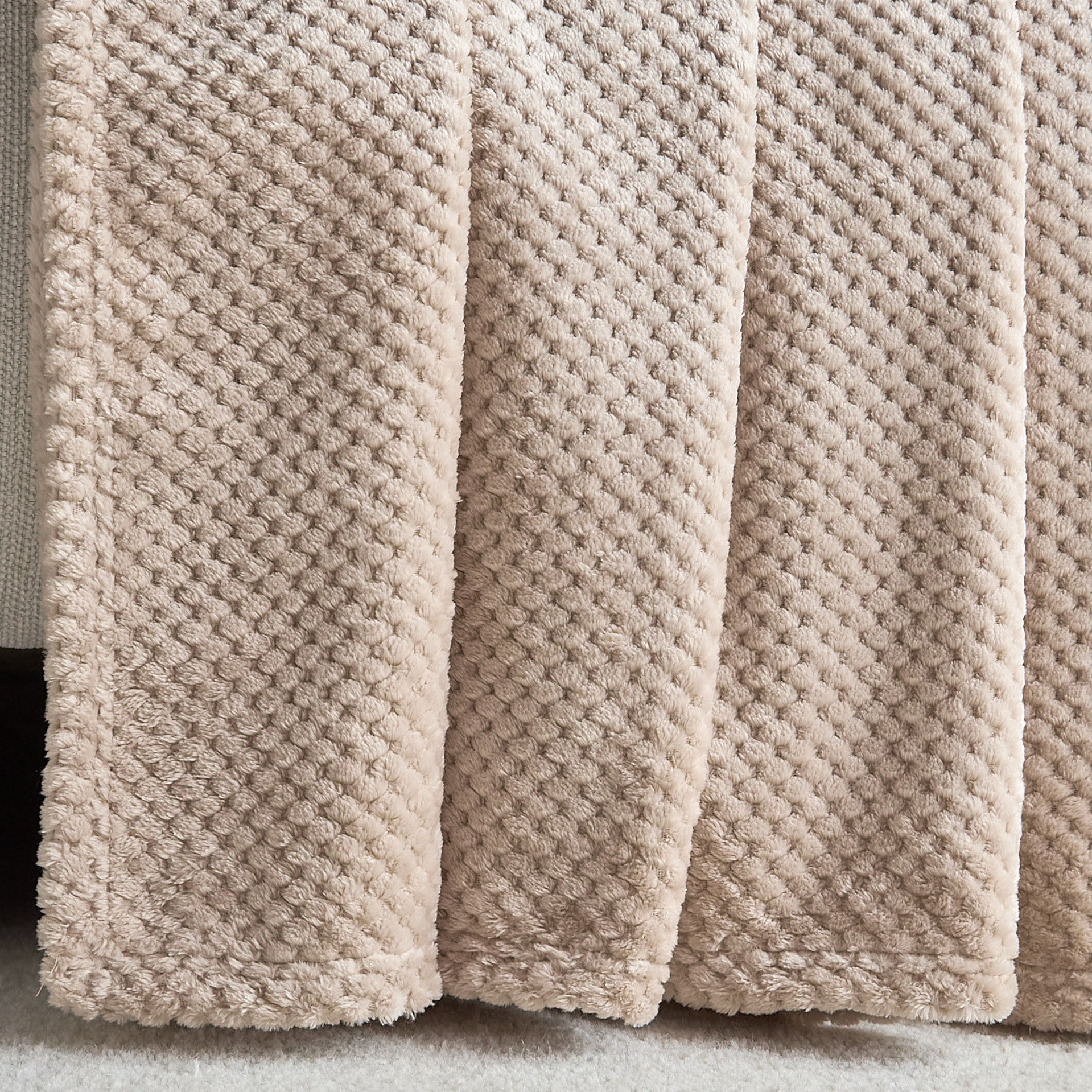 Baylor Jacquard Fleece Queen Blanket - 200x220 cm-household-bedding-blankets-image-2