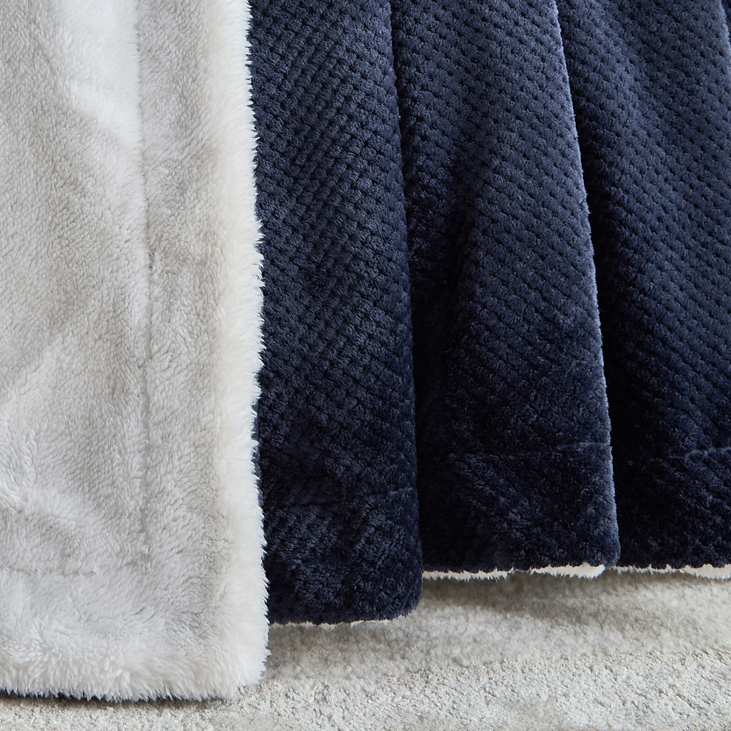 Waverly Luxury Sherpa Single Blanket - 150x200 cm-household-cushionsandthrows-throwsandblankets-throws-image-2