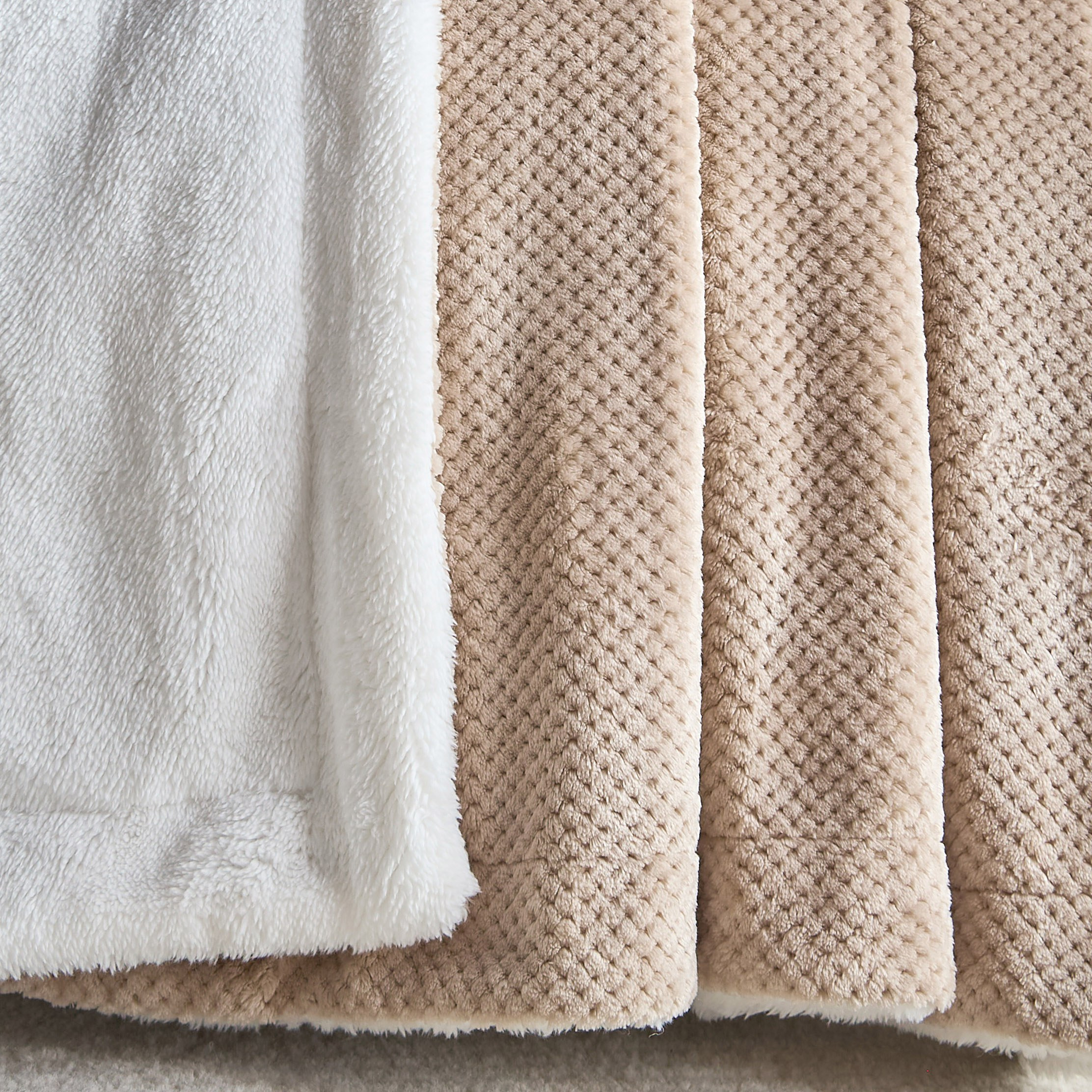 Waverly Luxury Sherpa Queen Blanket - 200x220 cm-household-cushionsandthrows-throwsandblankets-throws-image-2