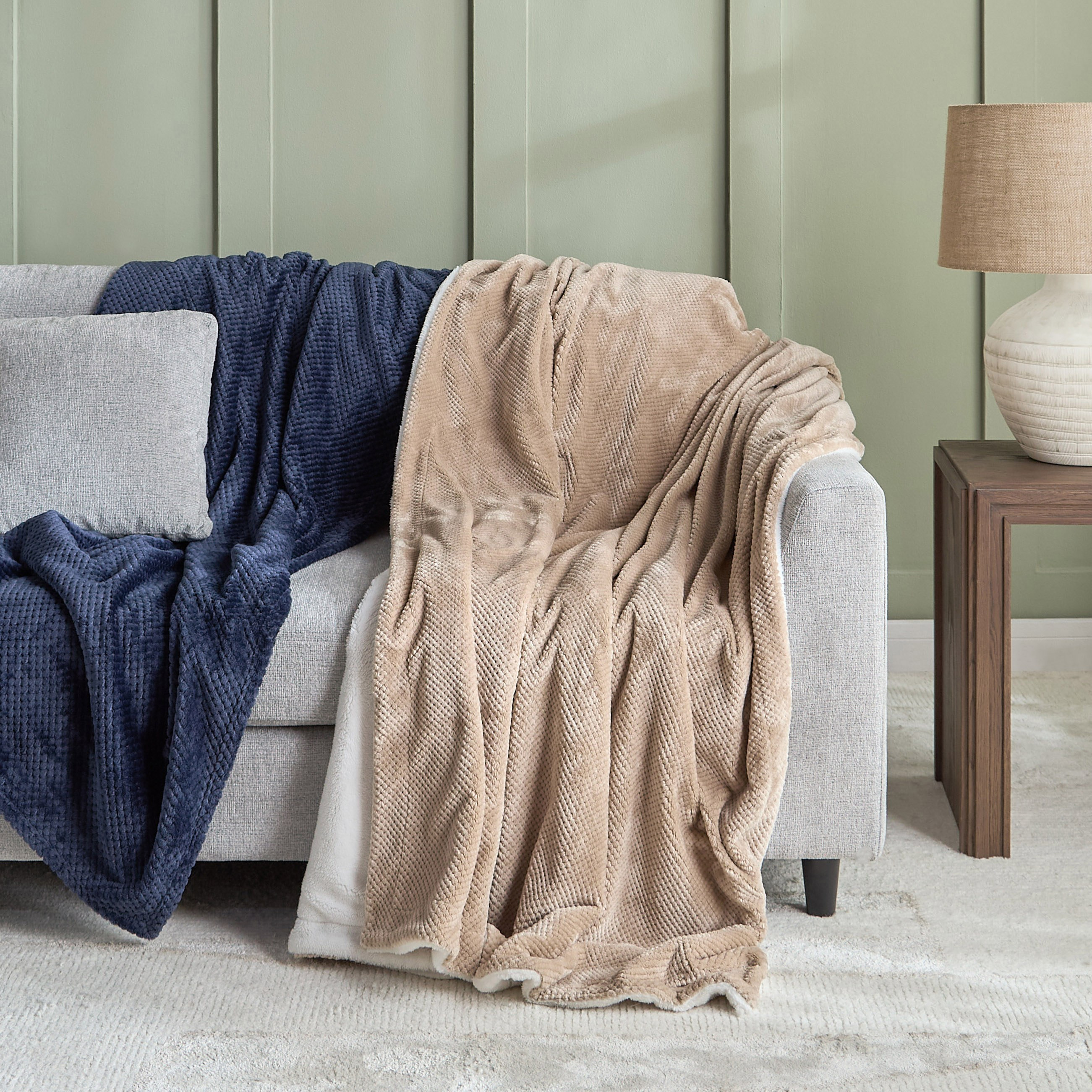 Waverly Luxury Sherpa Queen Blanket - 200x220 cm-household-cushionsandthrows-throwsandblankets-throws-image-3