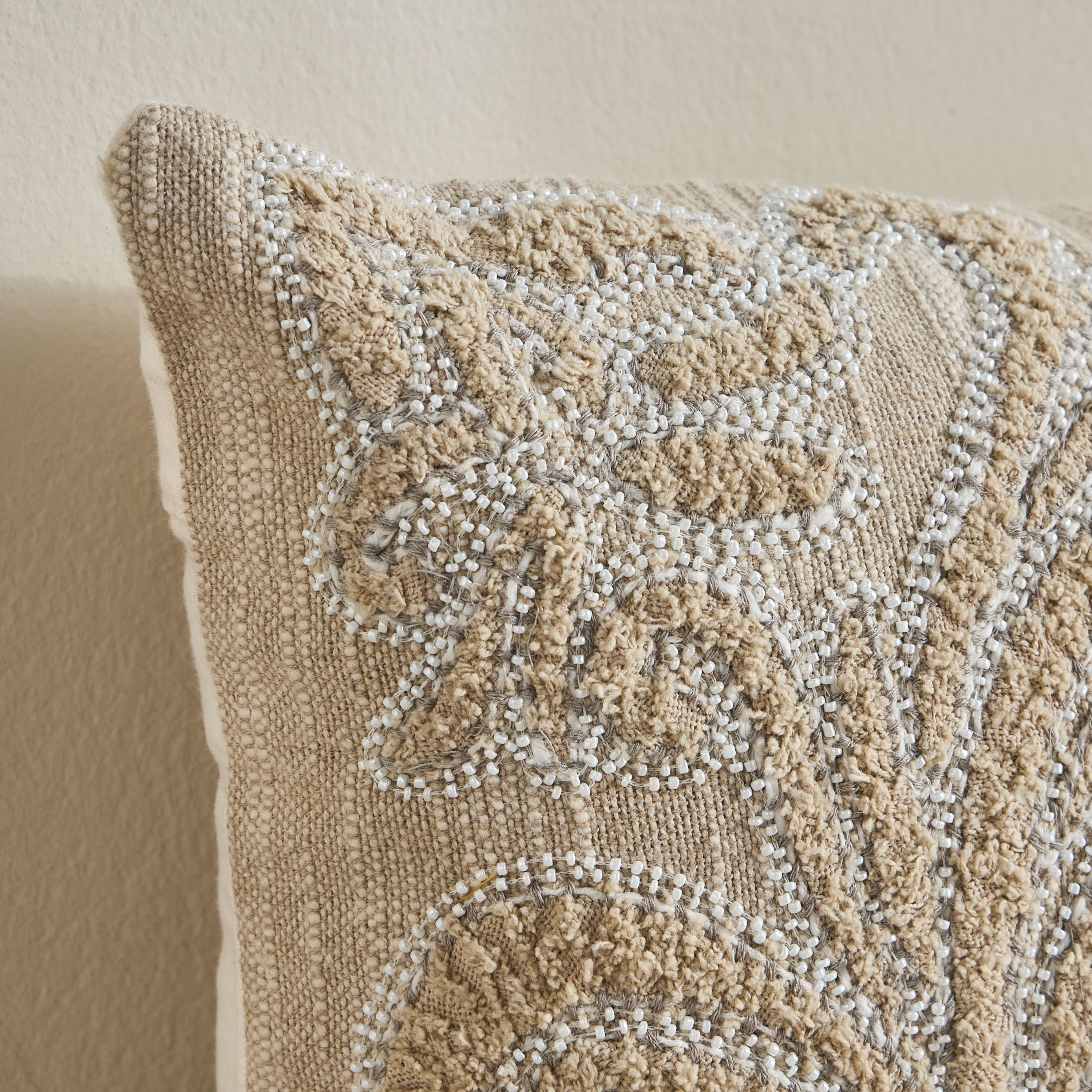 وسادة محشوة مطرزة بتصميم بيزلي - 30x50 سم-household-cushionsandthrows-filledcushions-decorativecushions-image-2