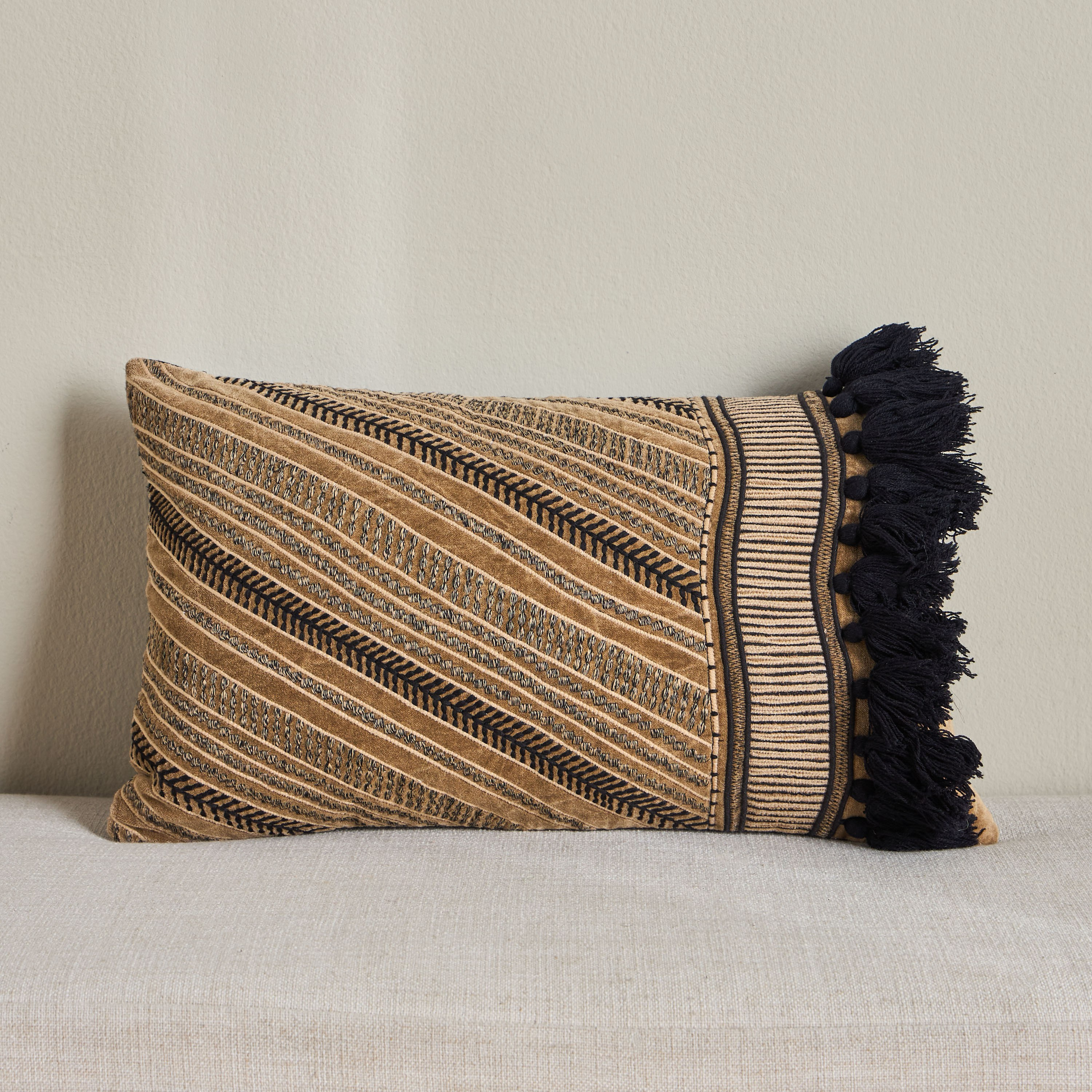 غطاء وسادة مطرّز - براسكا - 30×50 سم-household-cushionsandthrows-cushioncovers-image-1