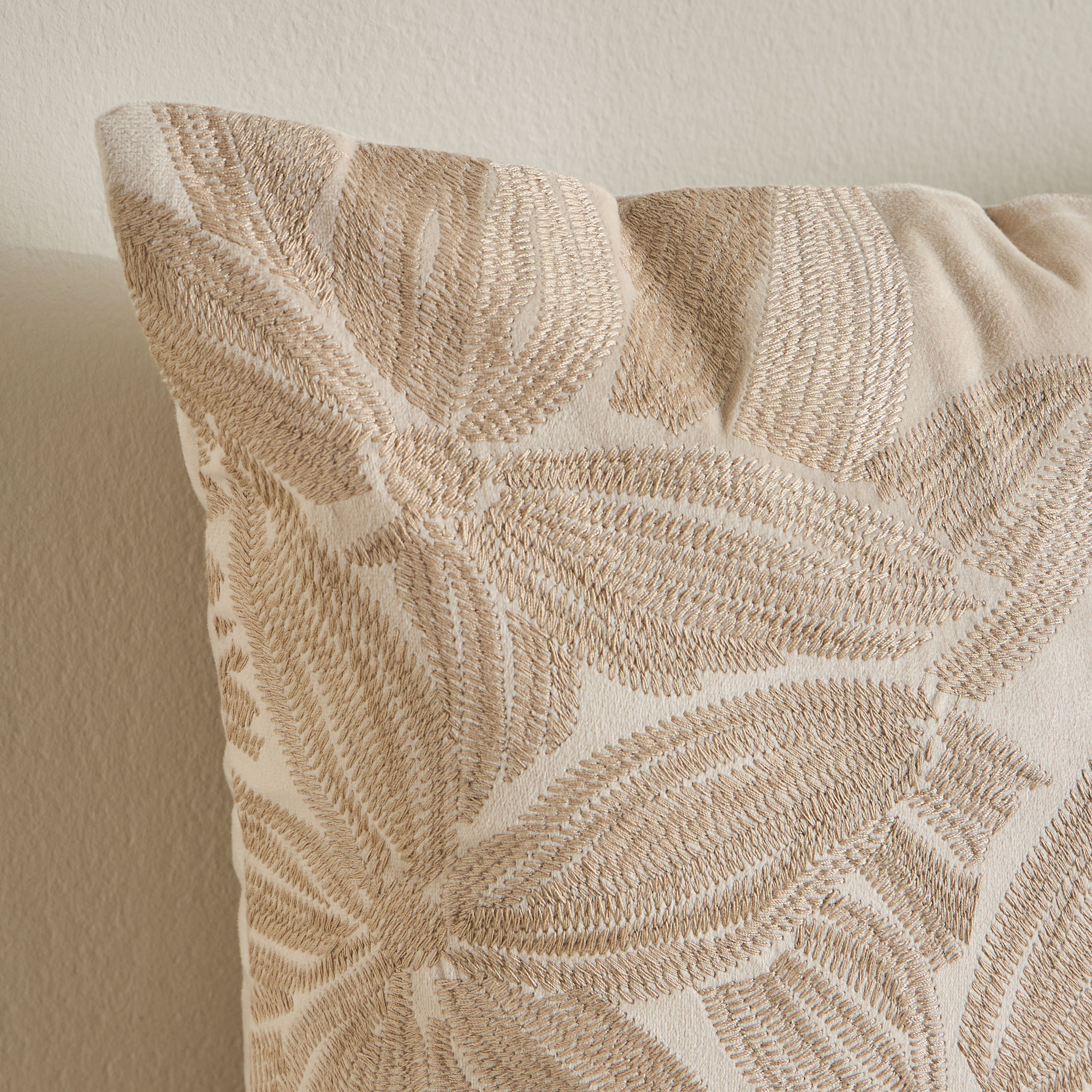 وسادة محشوة بتطريز أوراق الشجر - بوغ - 50x50 سم-household-cushionsandthrows-filledcushions-decorativecushions-image-2