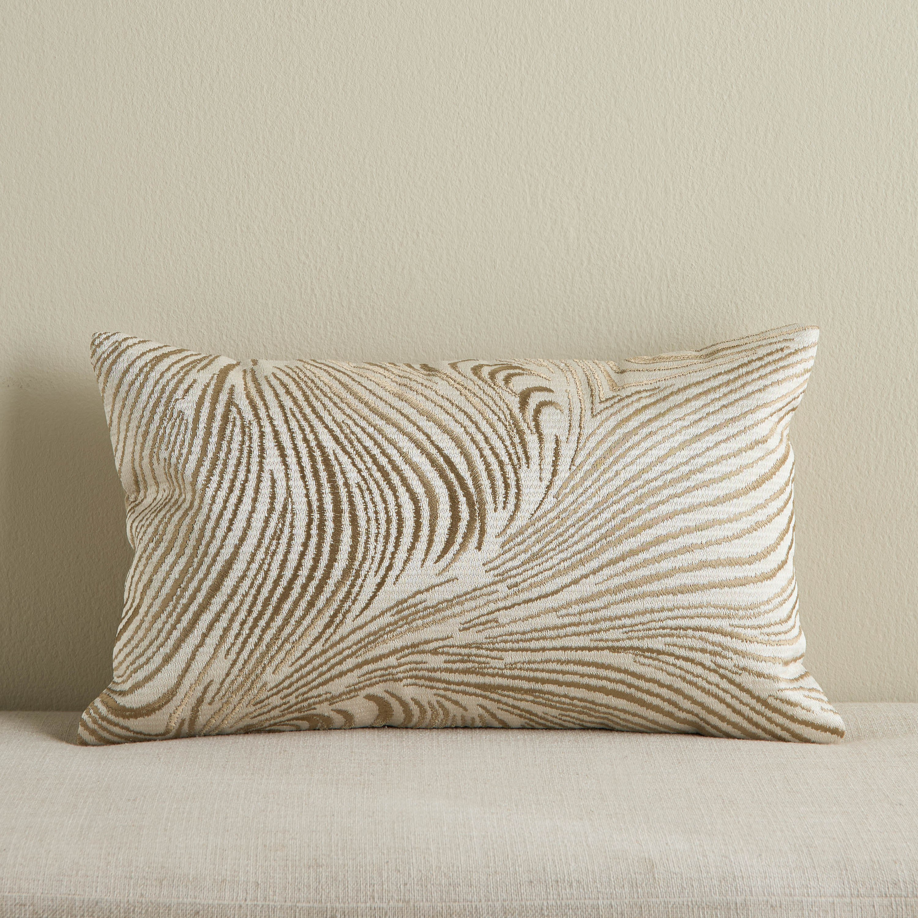 وسادة محشوة مطرّزة بنمط موجة - هاكوبا وينتر- 30×50 سم-household-cushionsandthrows-filledcushions-decorativecushions-image-2