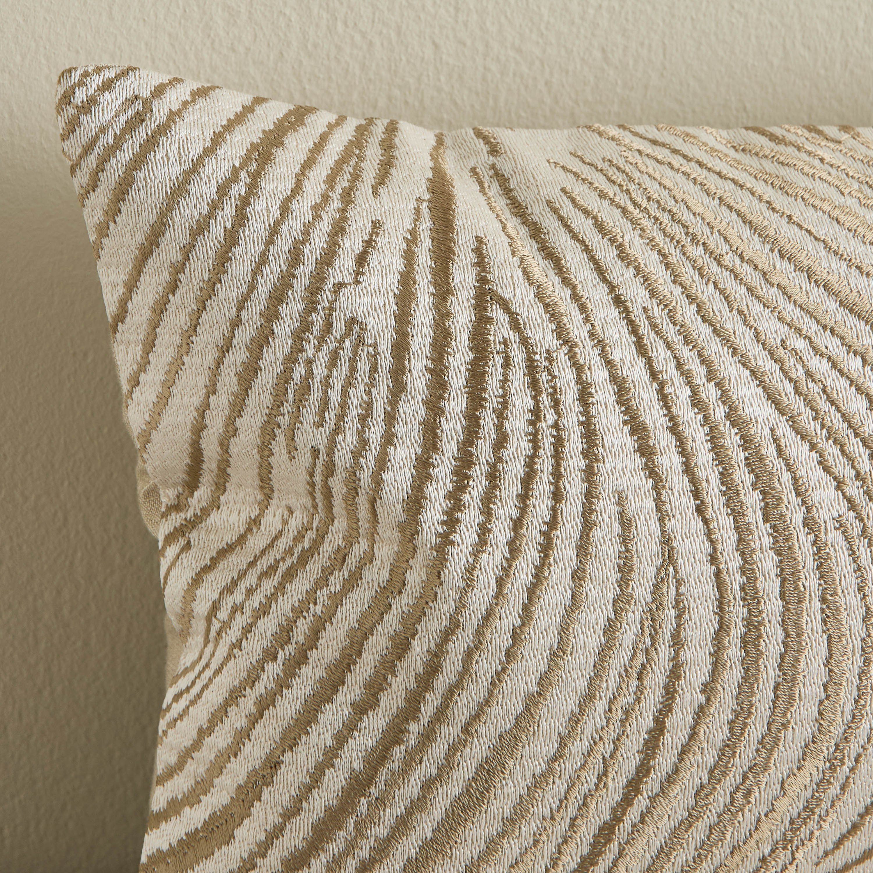 وسادة محشوة مطرّزة بنمط موجة - هاكوبا وينتر- 30×50 سم-household-cushionsandthrows-filledcushions-decorativecushions-image-3