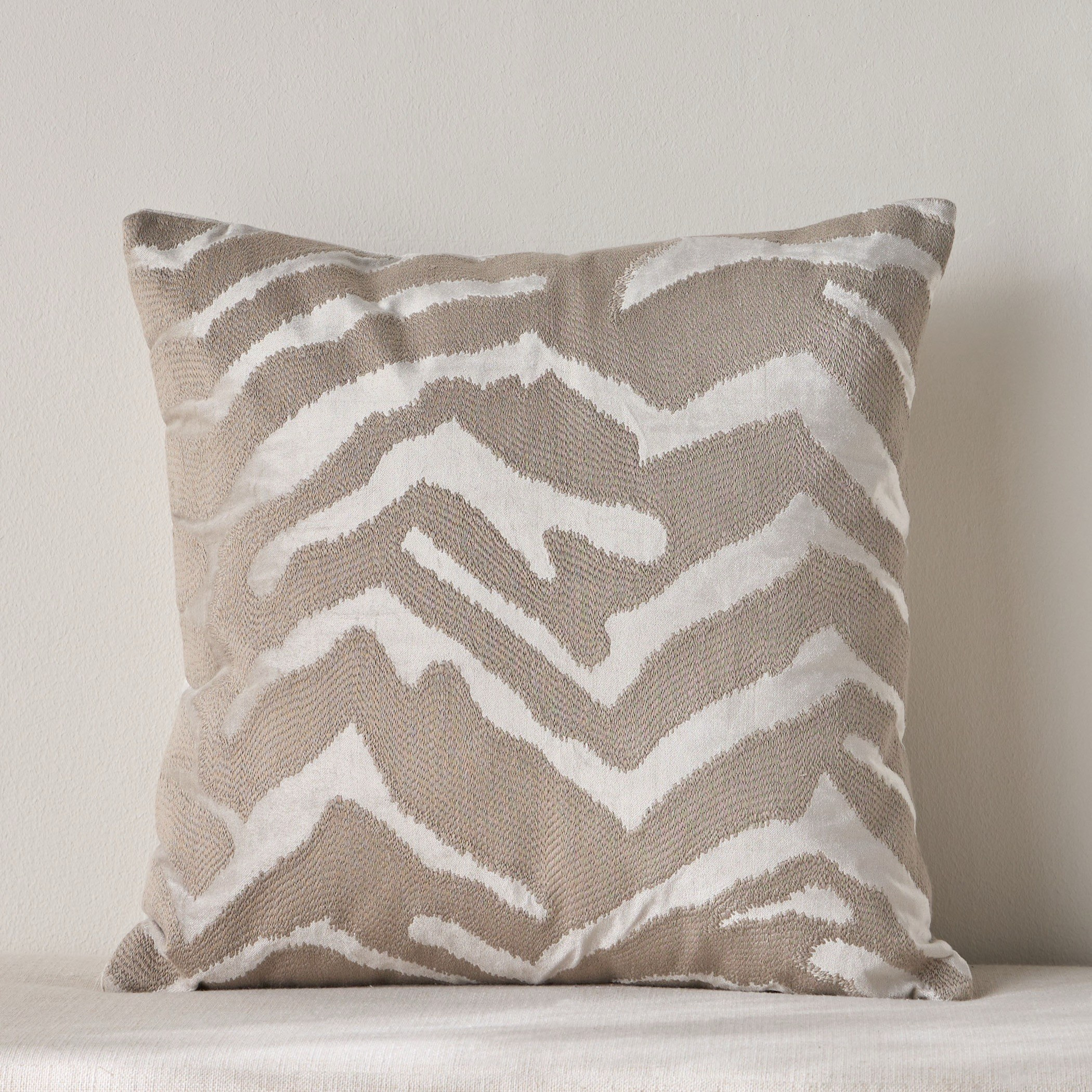 وسادة محشوة مطرزة - كيبر - 50×50 سم-household-cushionsandthrows-filledcushions-decorativecushions-image-5
