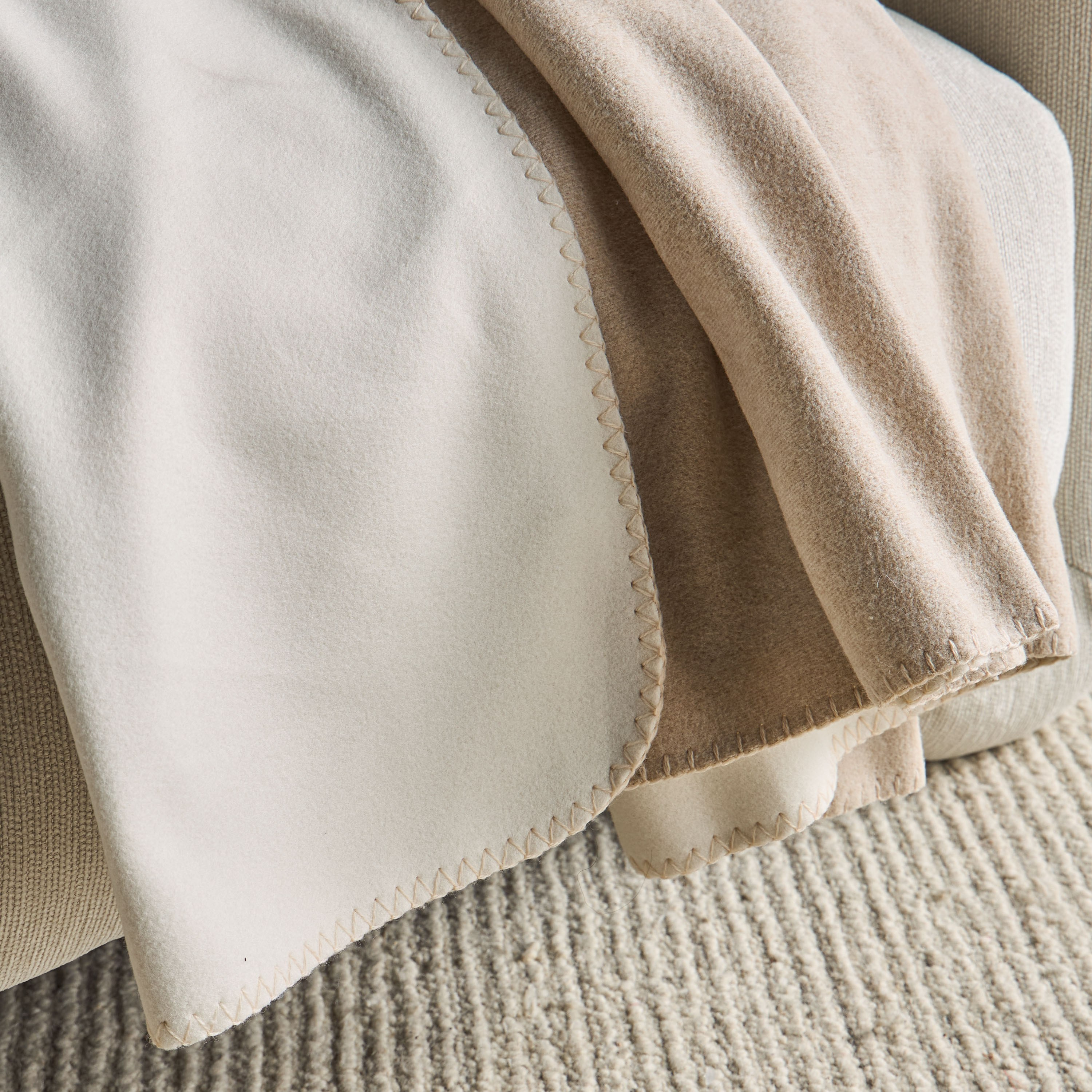 Pisa Bonded King Blanket - 210x240 cm-household-cushionsandthrows-throwsandblankets-blankets-image-2
