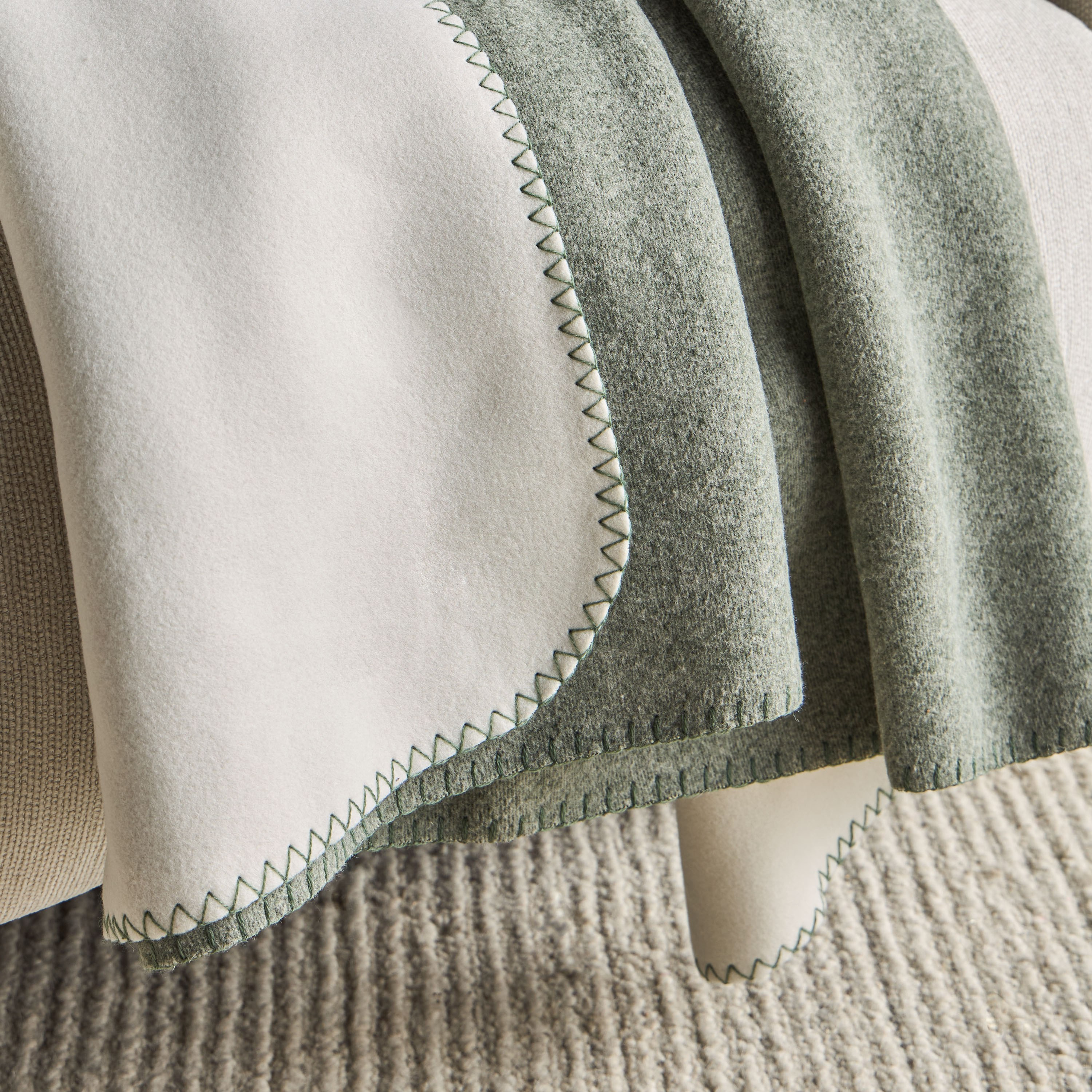 Pisa Bonded King Blanket - 210x240 cm-household-cushionsandthrows-throwsandblankets-blankets-image-2