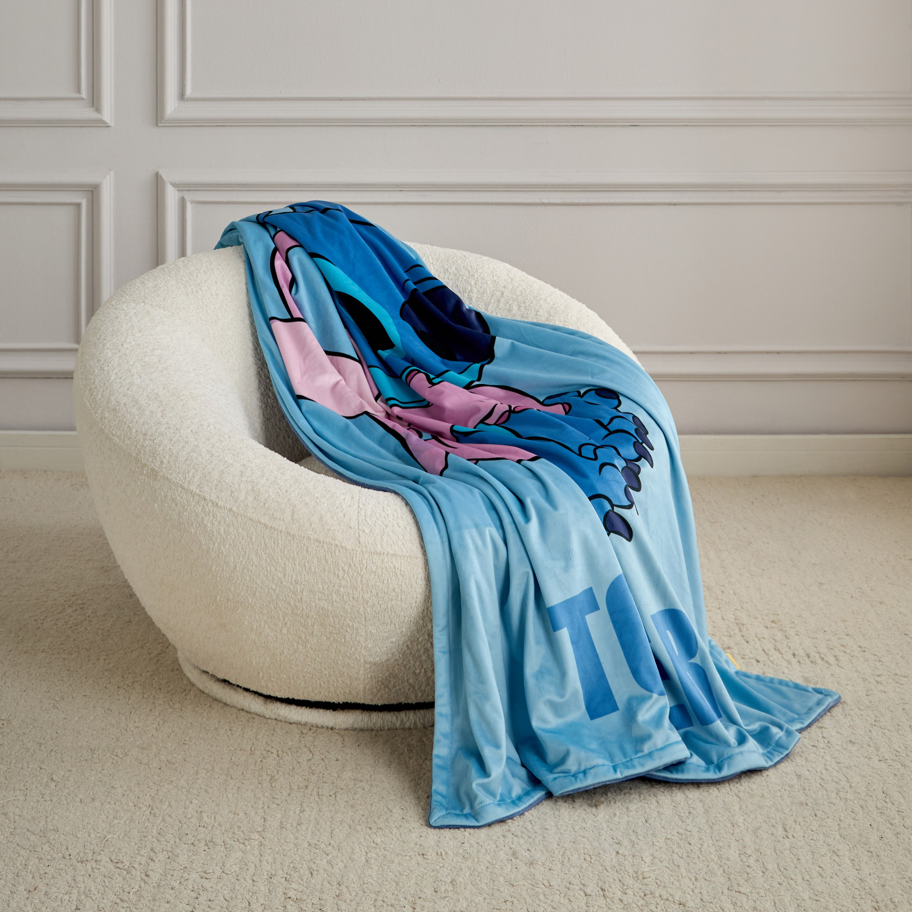 Stitch Flannel Blanket - 150x200 cm-babyandkids-beddingandwindows-bedding-blanketsandquilts-image-1