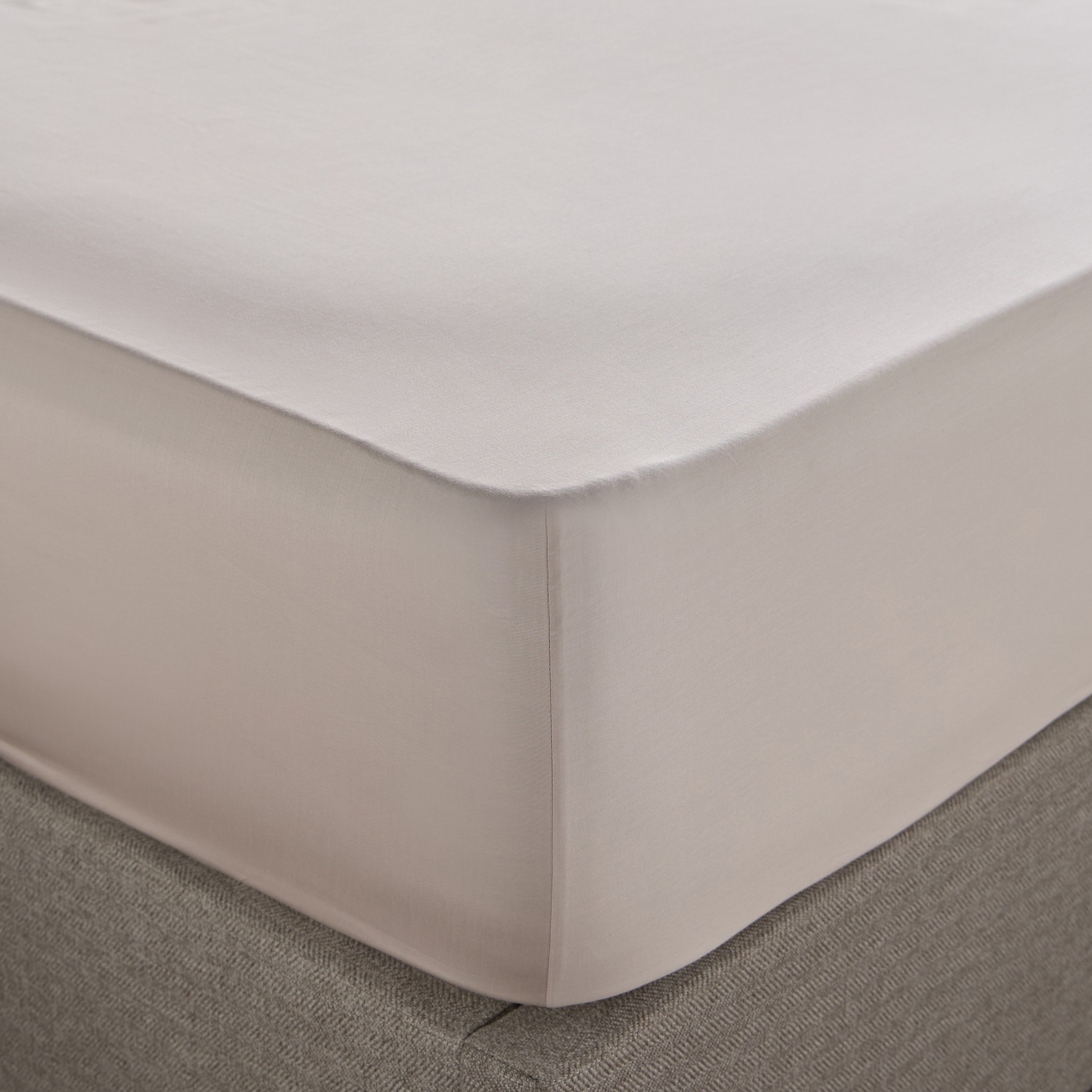 37.5 Degree Cotton Sateen 400 Thread Count Queen Fitted Sheet - 160x200 cm-household-bedding-sheetsandpillowcases-fittedsheets-image-1