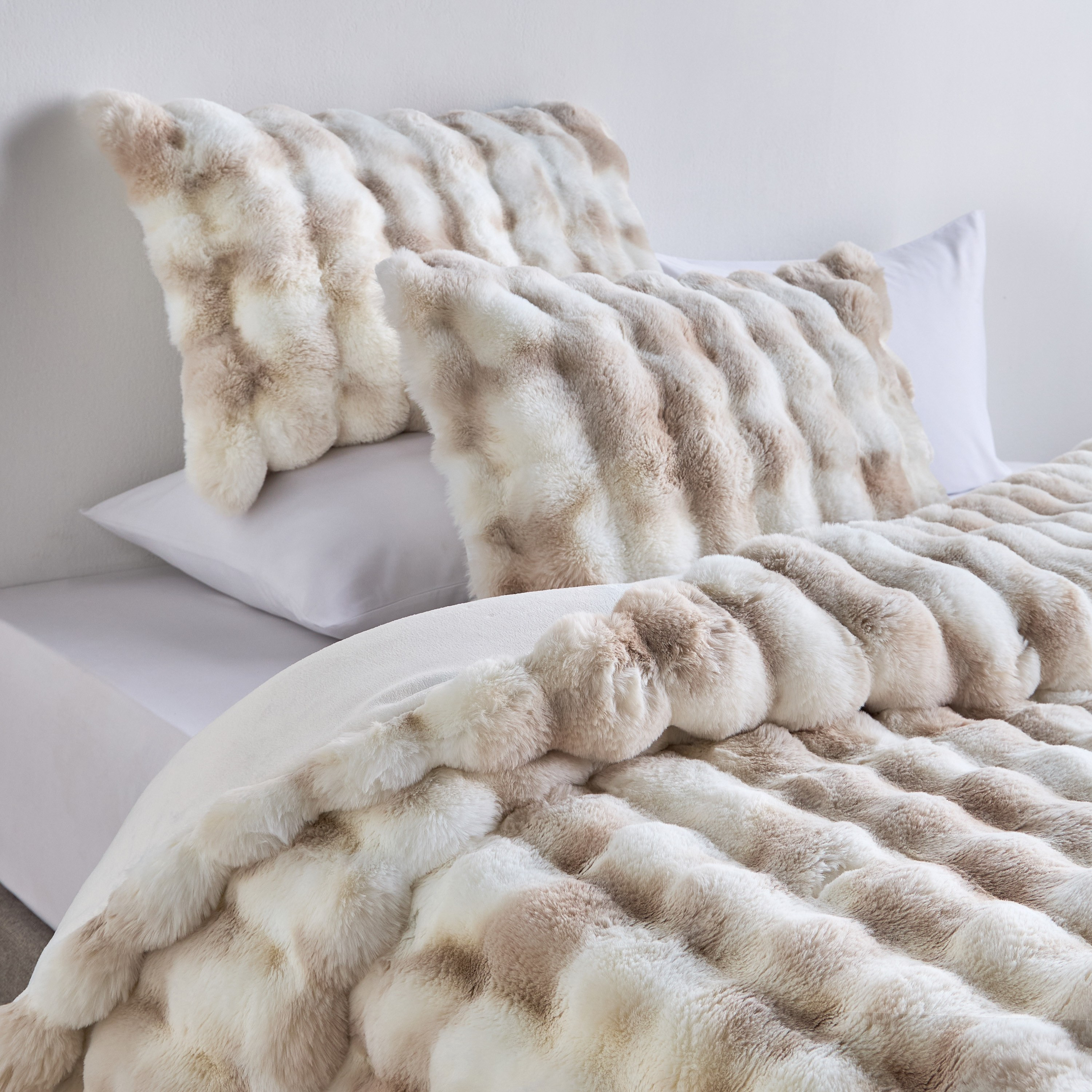 Diane Flannel 3-Piece Super King Comforter Set - 240x260 cm-household-bedding-comfortersandbedspreads-comforters-image-1