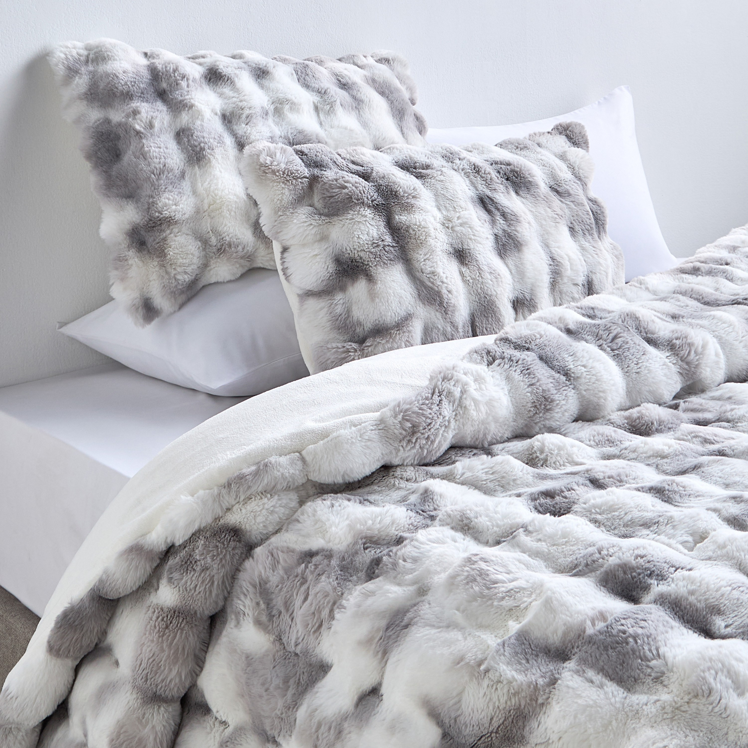 Diane Flannel 3-Piece Super King Comforter Set - 240x260 cm-household-bedding-comfortersandbedspreads-comforters-image-1