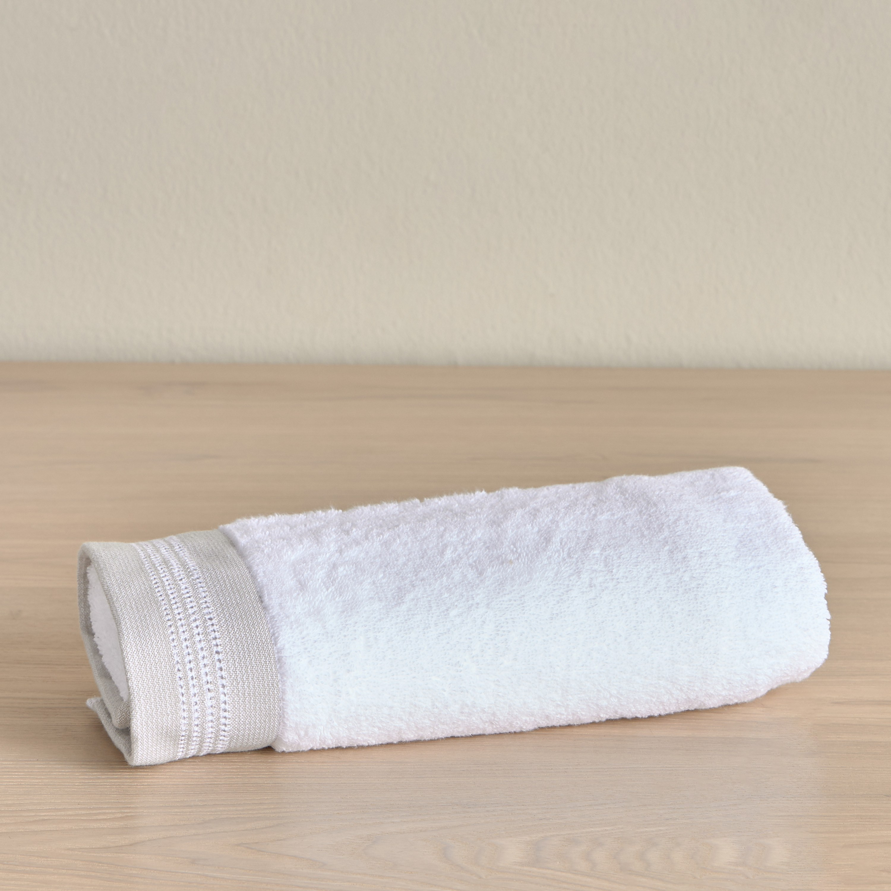 Velair 650 GSM Portuguese Cotton Hand Towel - 50x90 cm-household-bathandlaundry-bathlinen-towels-image-1