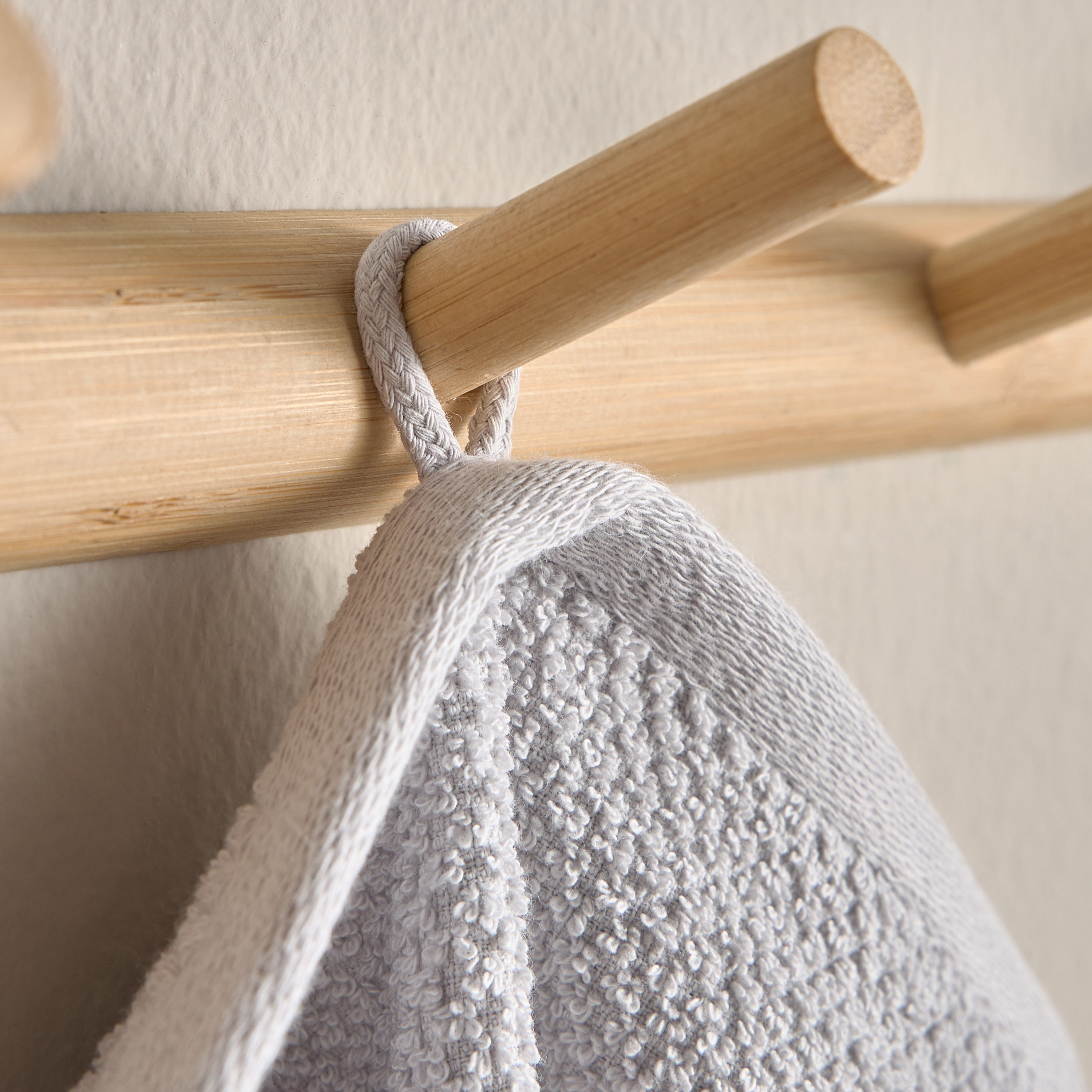 منشفة حمام من القطن التركي 420 جرام لكل متر مربع - إستيلا - 70x140 سم-kids-bathandstorage-bath-towels-image-4