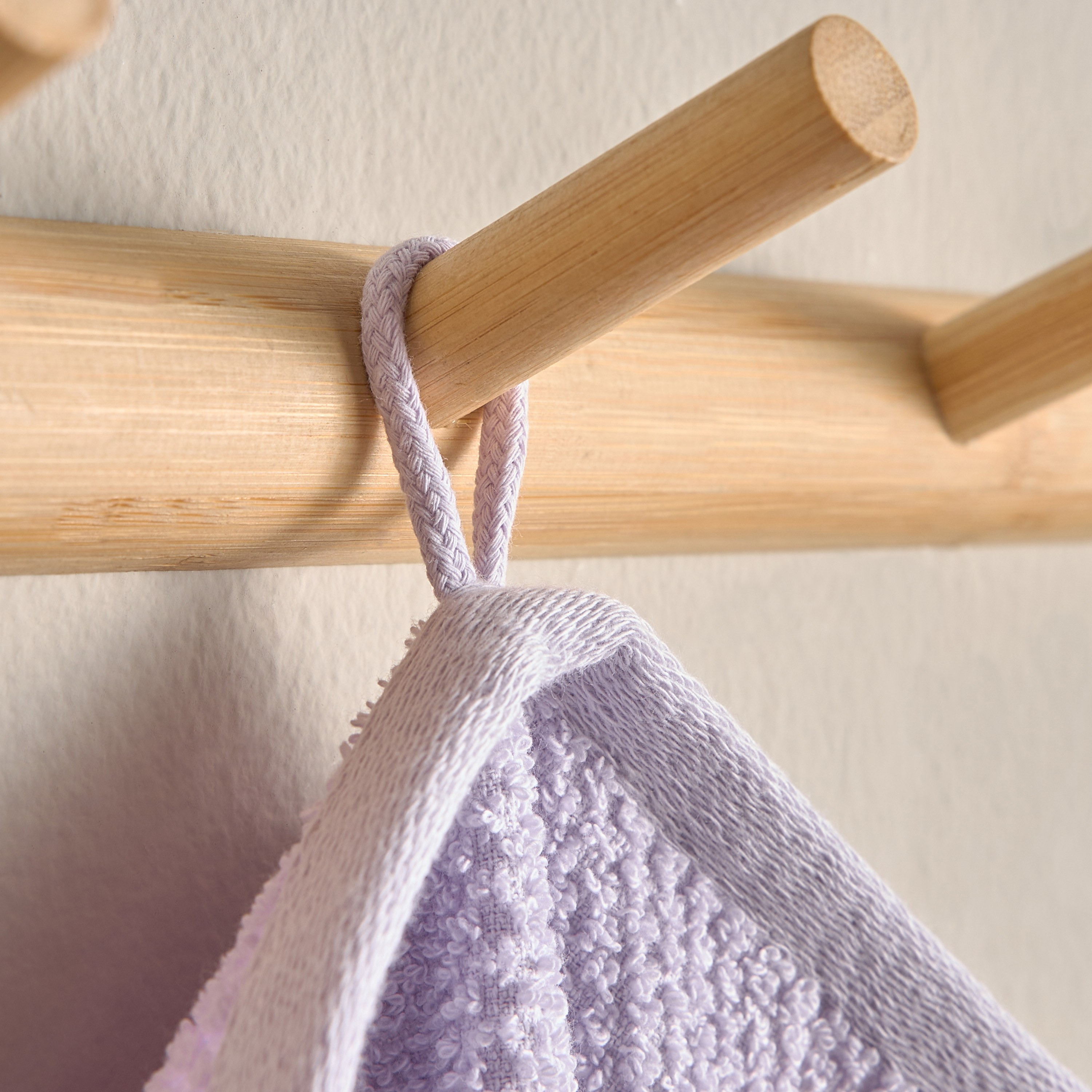 منشفة حمام من القطن التركي 420 جرام لكل متر مربع - إستيلا - 70x140 سم-babyandkids-bathandstorage-bath-towels-image-4
