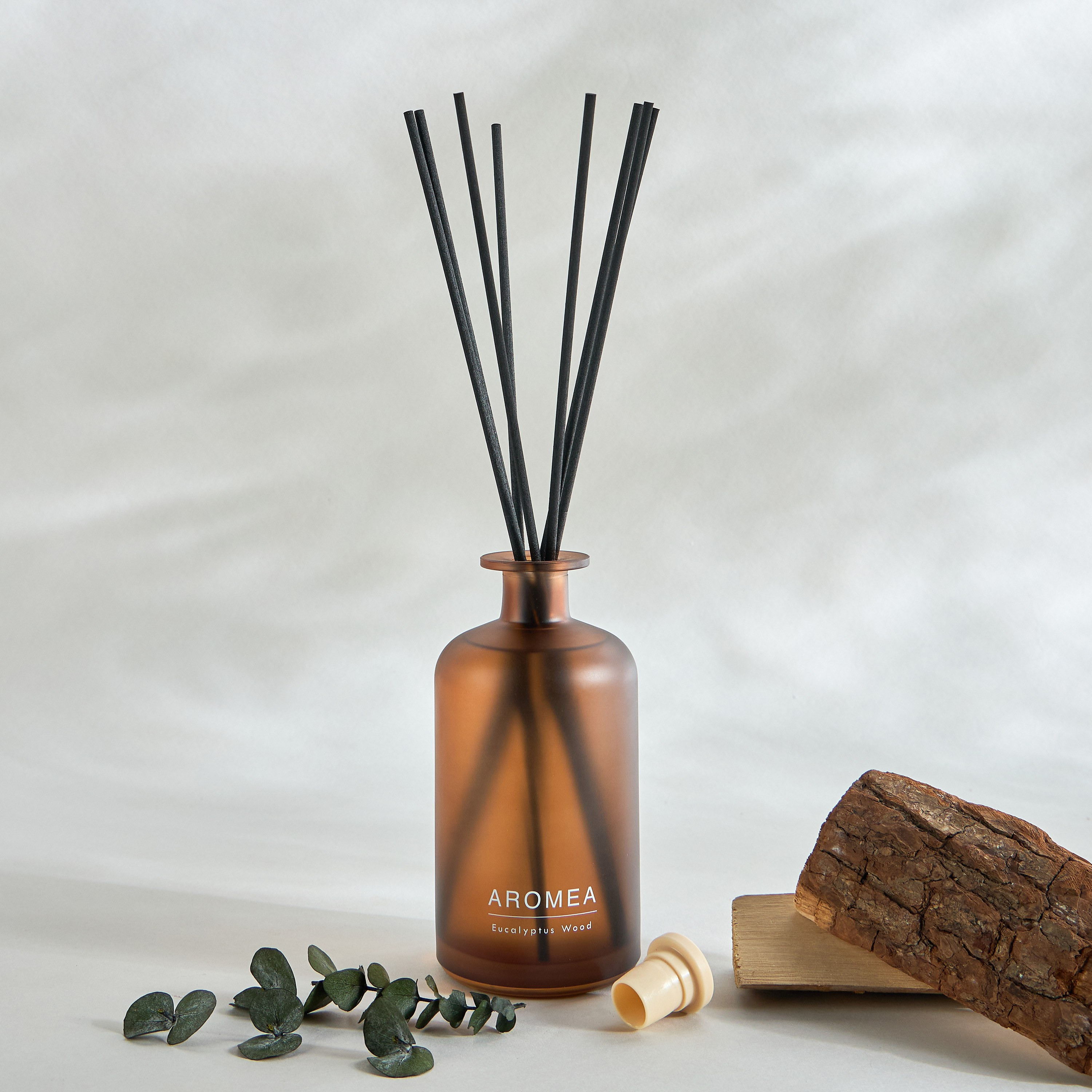 Aromea Eucalyptus Wood Reed Diffuser - 500 ml-household-homefragrance-reeddiffusers-image-1