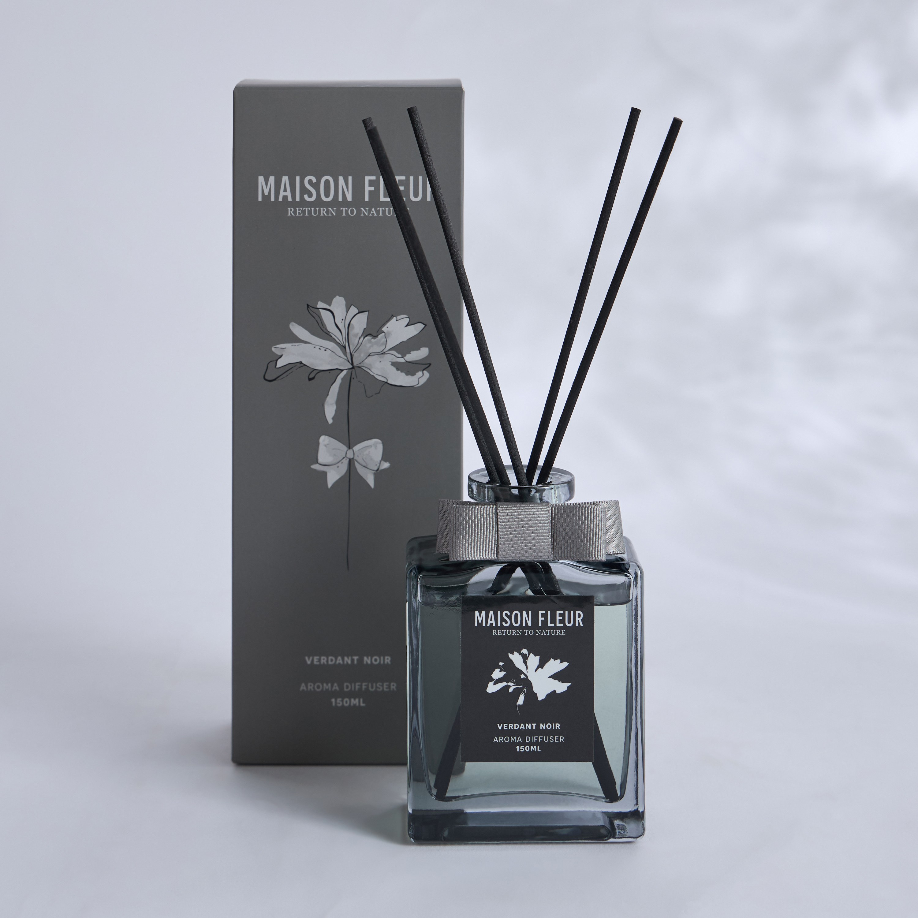 Maison Fleur Verdant Noir Scented Reed Diffuser - 150 ml-household-homefragrance-reeddiffusers-image-2