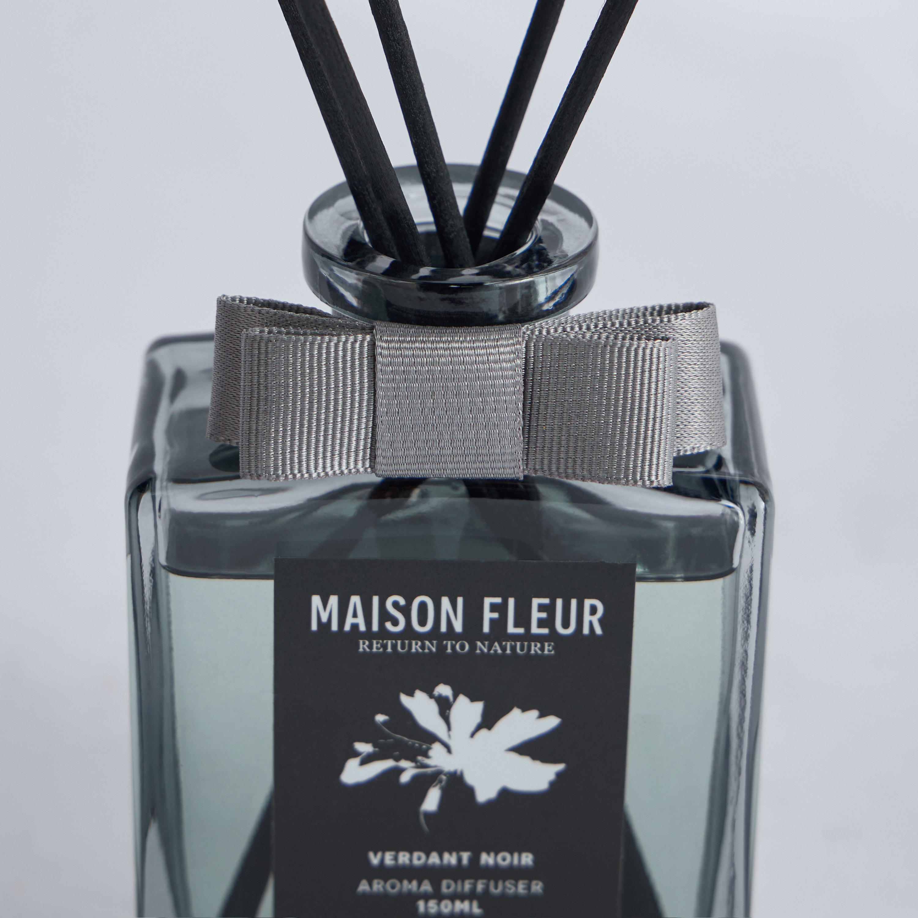 Maison Fleur Verdant Noir Scented Reed Diffuser - 150 ml-household-homefragrance-reeddiffusers-image-3