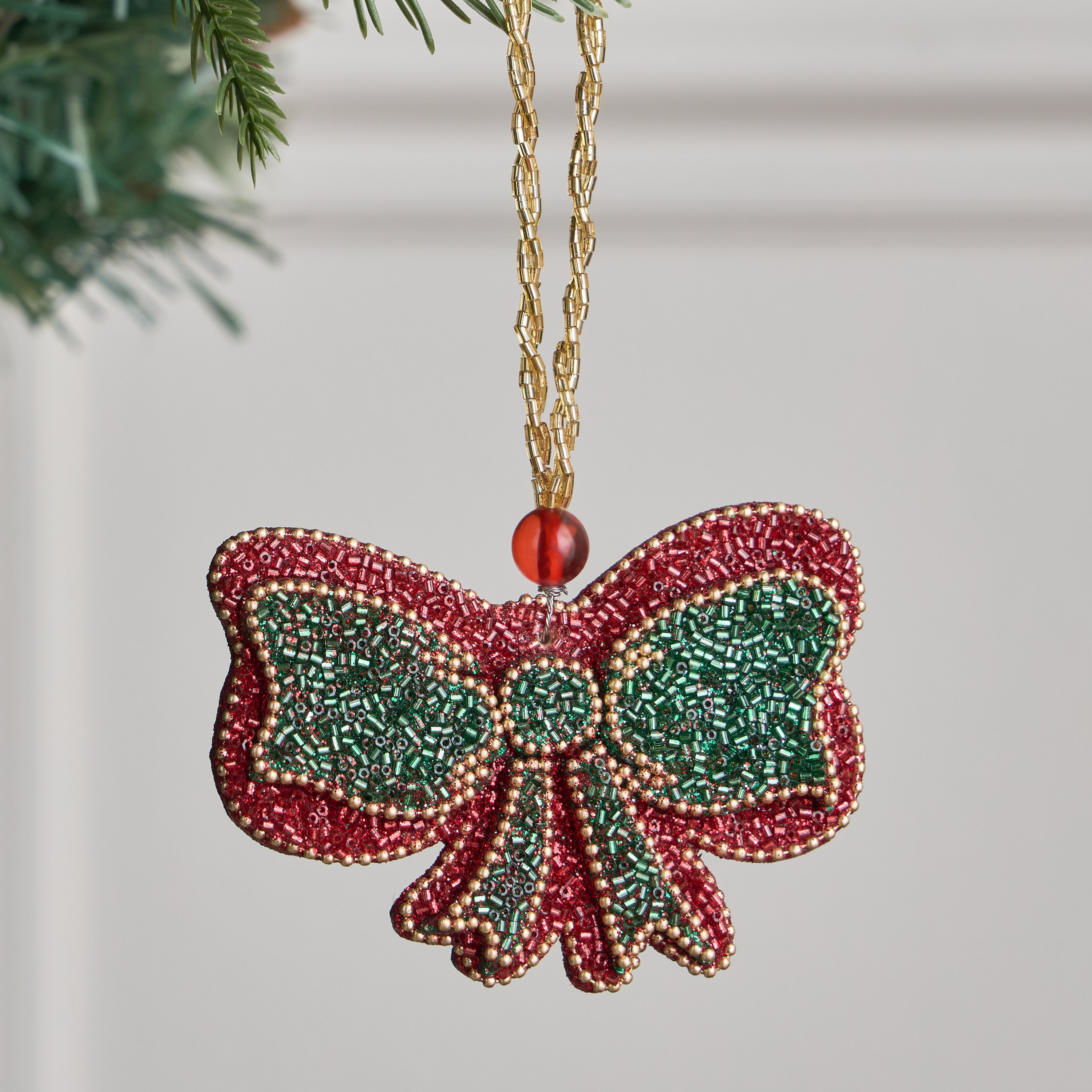 زينة معلقة فيونكة بتزيينات لاكيه - 4x4 سم-household-christmas-treesandornaments-treeornaments-image-1
