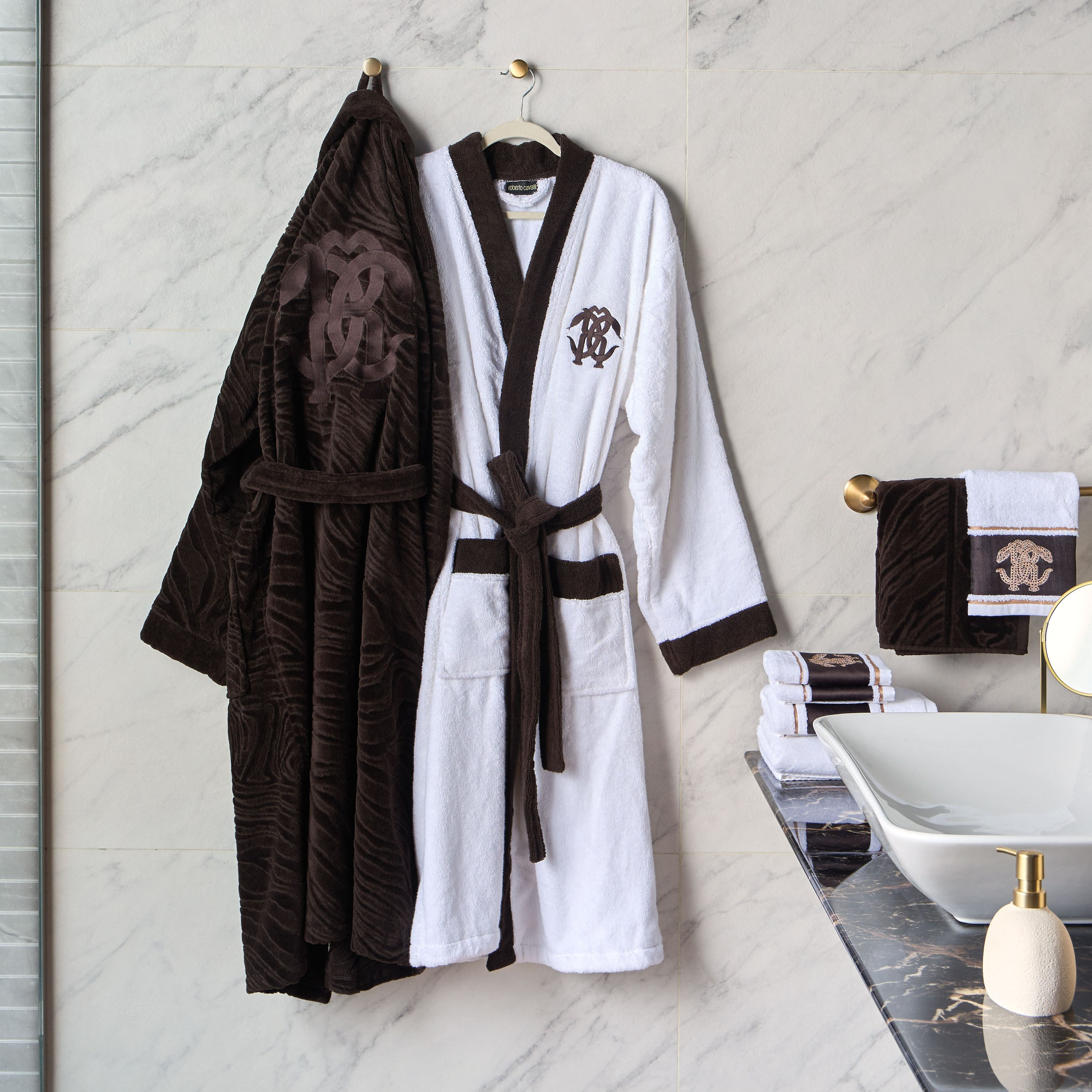 روب حمام - روبيرتو كافالي - متوسط-household-bathandlaundry-bathlinen-bathrobesandslippers-bathrobes-image-5