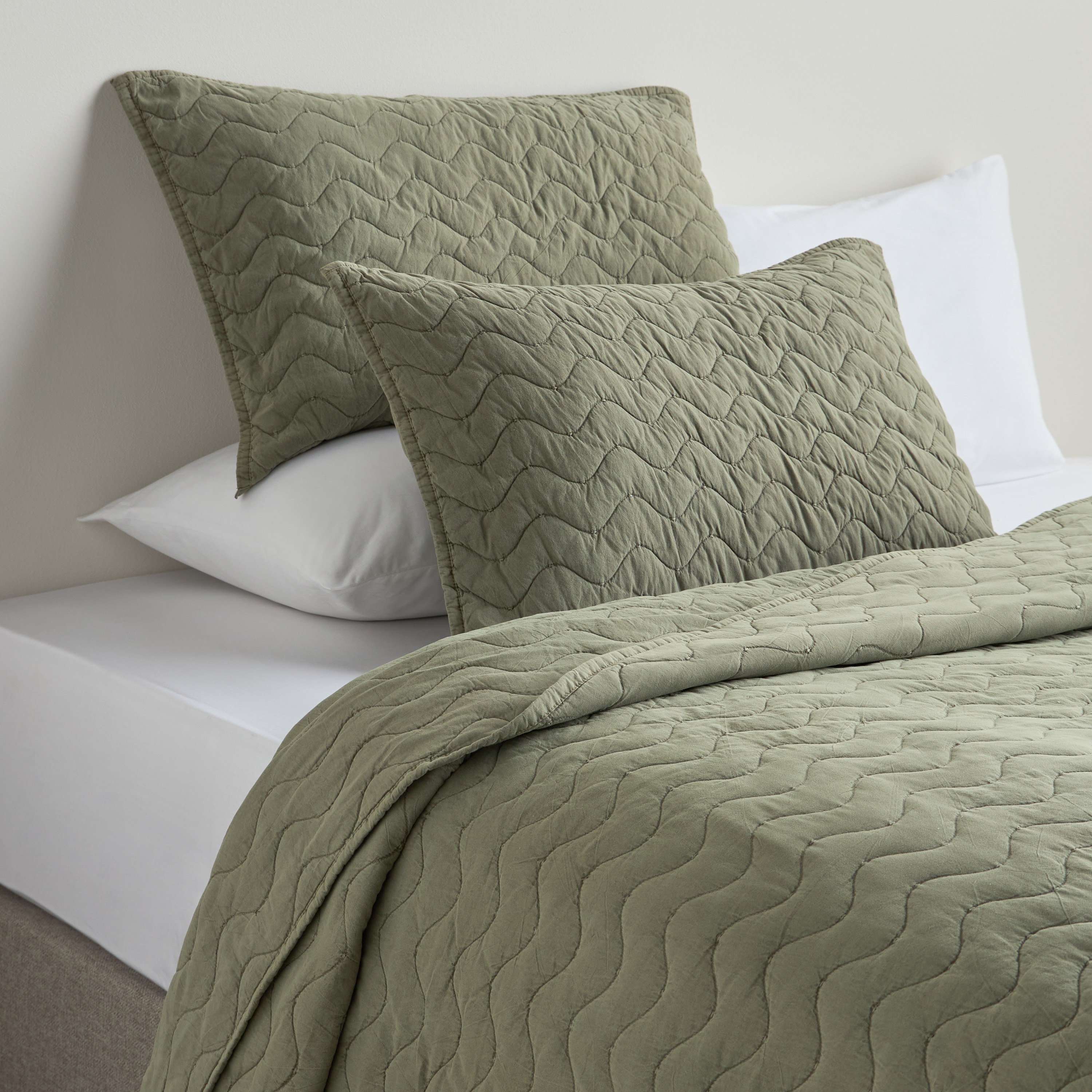 Lino Washed Quilted 3-Piece Super King Bedspread Set - 240x260 cm-household-bedding-comfortersandbedspreads-bedspreads-image-1