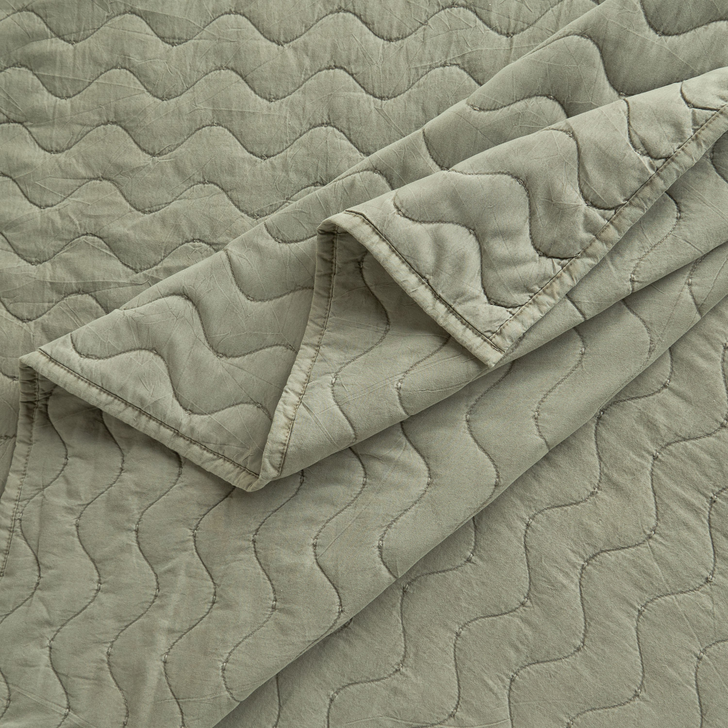 Lino Washed Quilted 3-Piece Super King Bedspread Set - 240x260 cm-household-bedding-comfortersandbedspreads-bedspreads-image-4