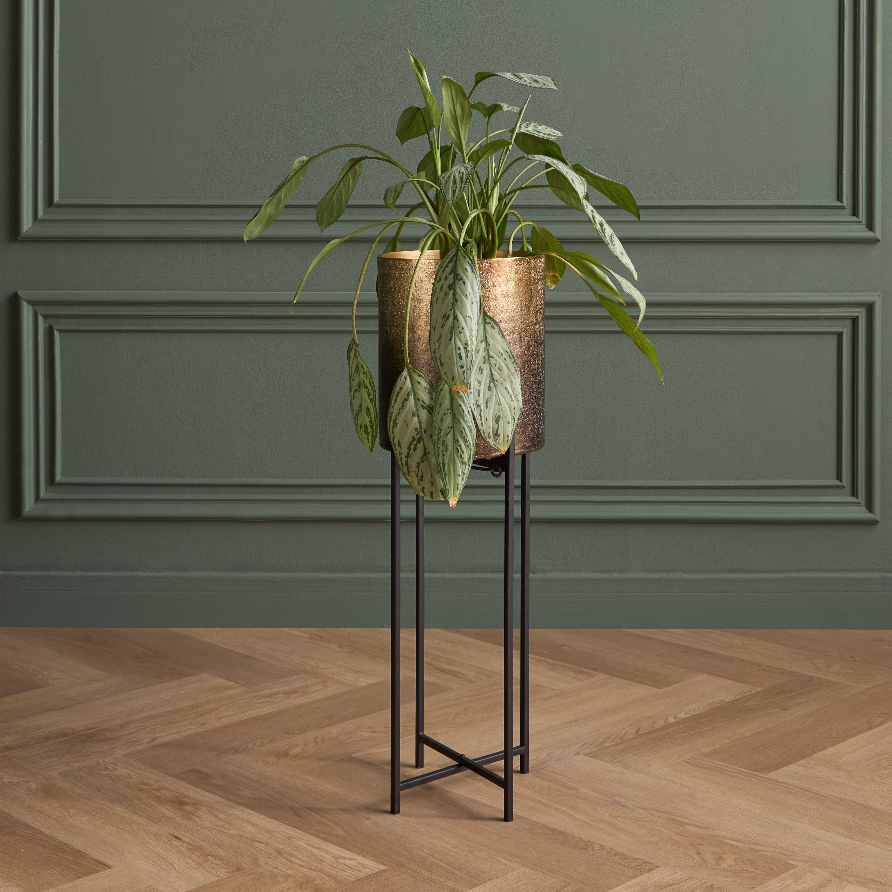 Arras Ruse Metal Planter Stand - 74 cm-household-gardenandoutdoor-potsandplanters-planters-image-1
