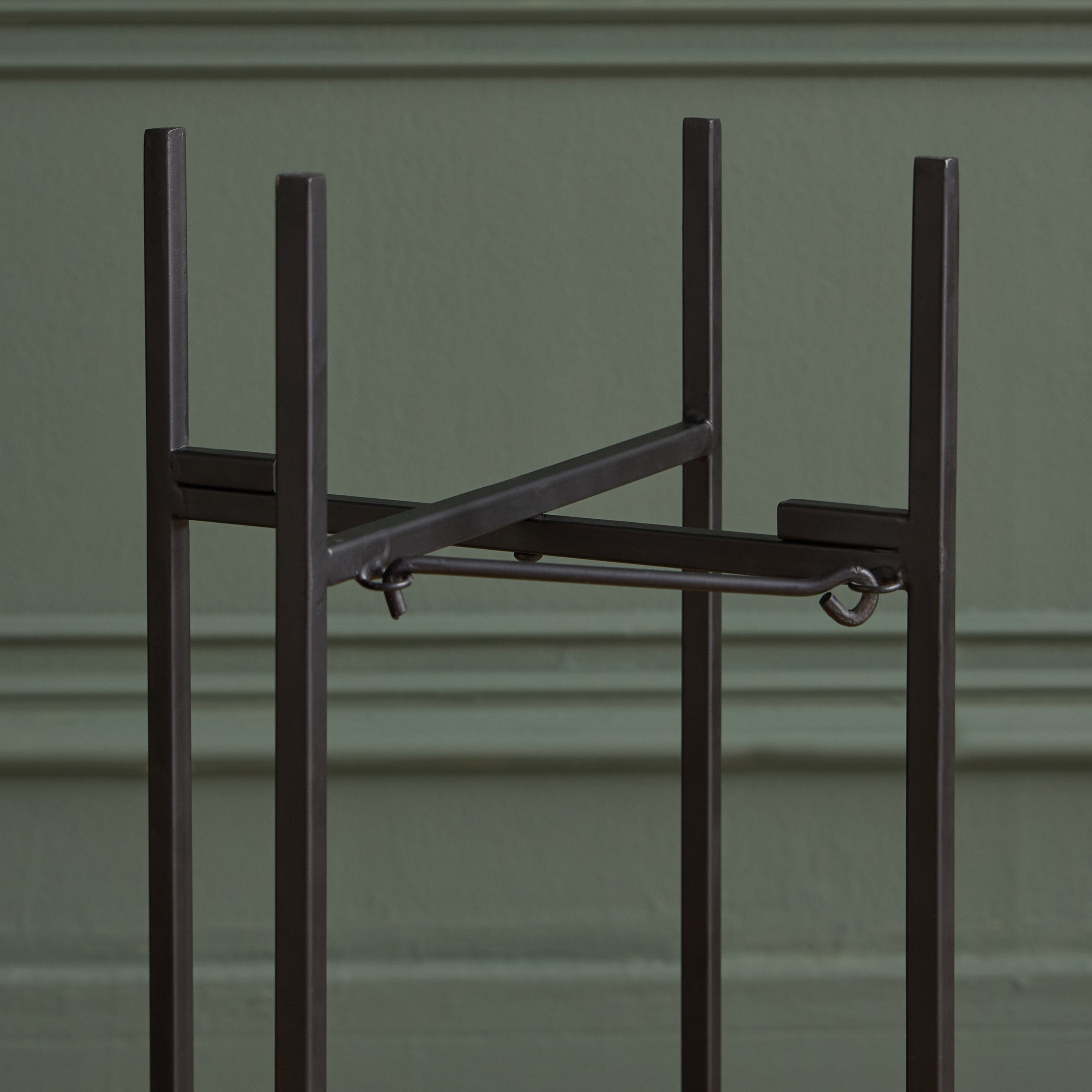 Arras Ruse Metal Planter Stand - 74 cm-household-gardenandoutdoor-potsandplanters-planters-image-4