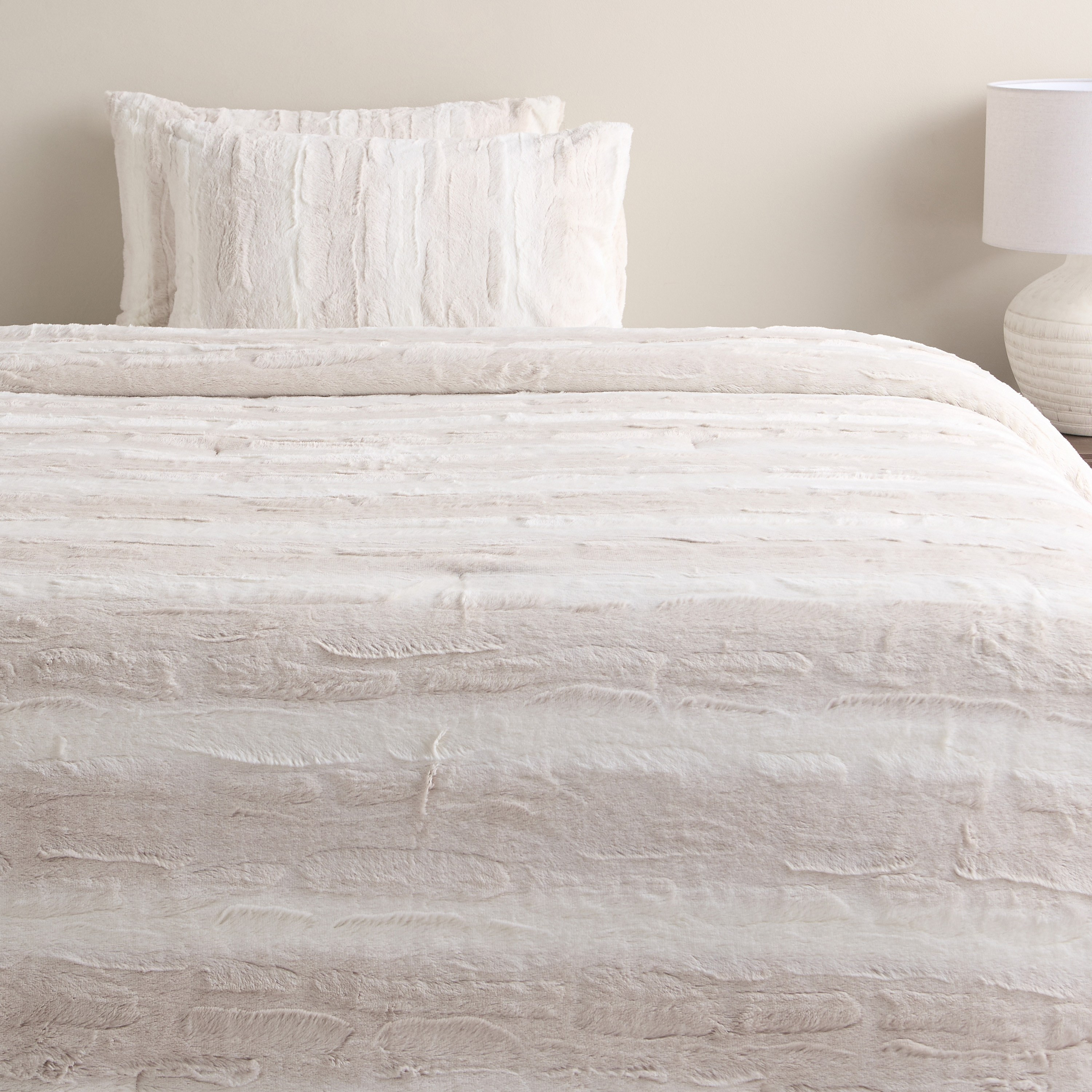 Haze Flannel 3-Piece Super King Comforter Set - 240x260 cm-household-bedding-comfortersandbedspreads-comforters-image-2