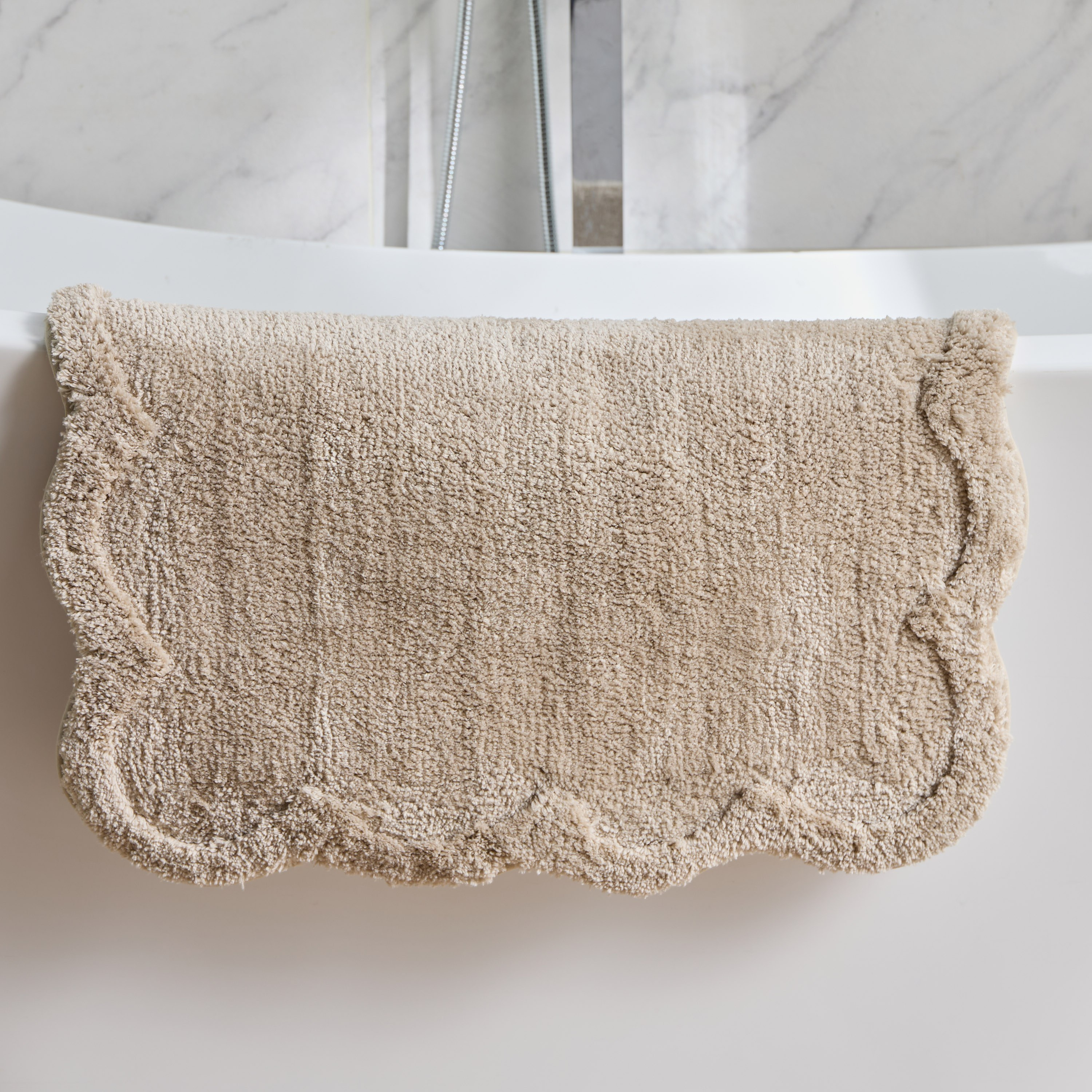 Scalloped Bath Mat - 60x90 cm-household-bathandlaundry-bathlinen-bathmatsandtubmats-image-2