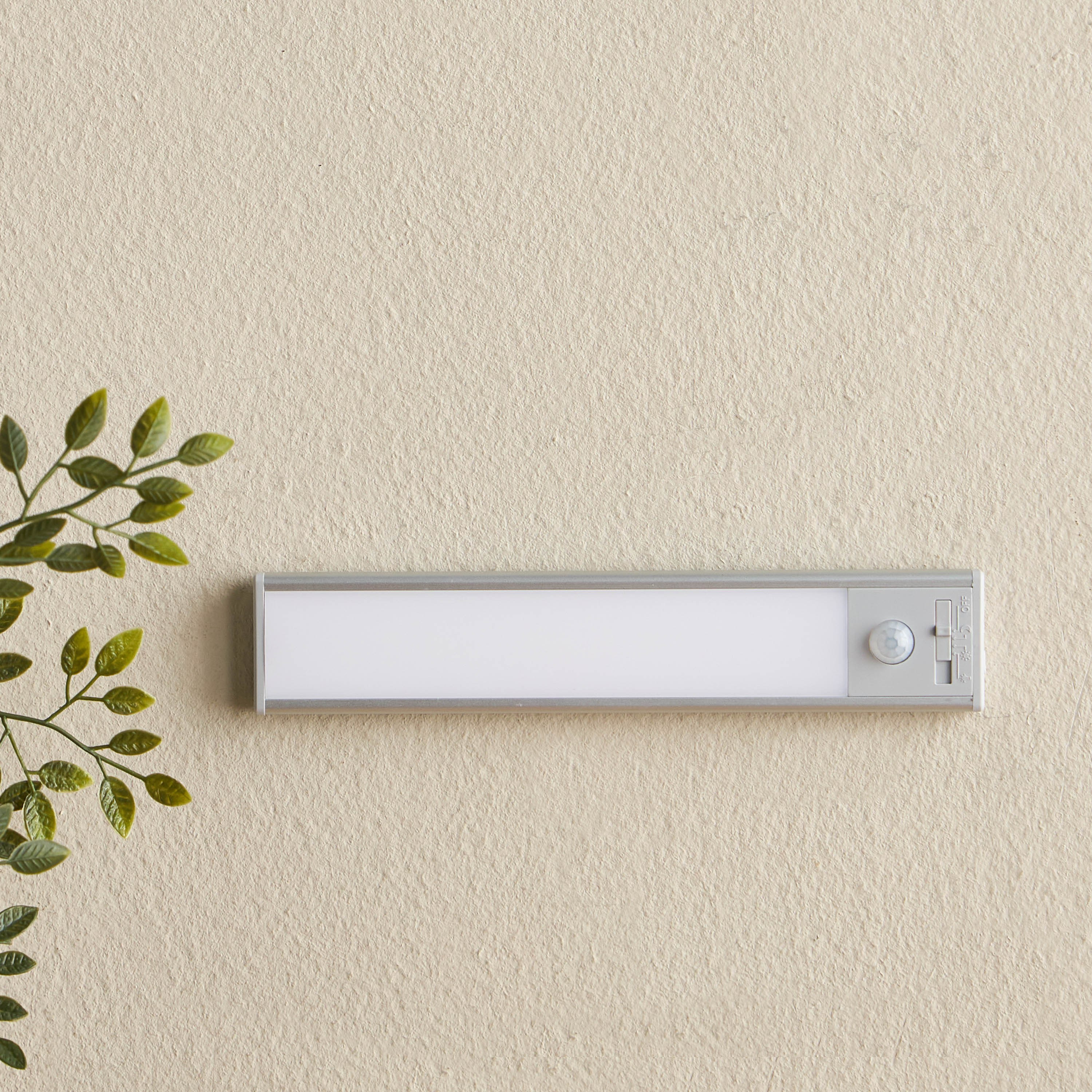 Zafferano USB Rechargeable Motion Sensor Cabinet Light - 20 cm