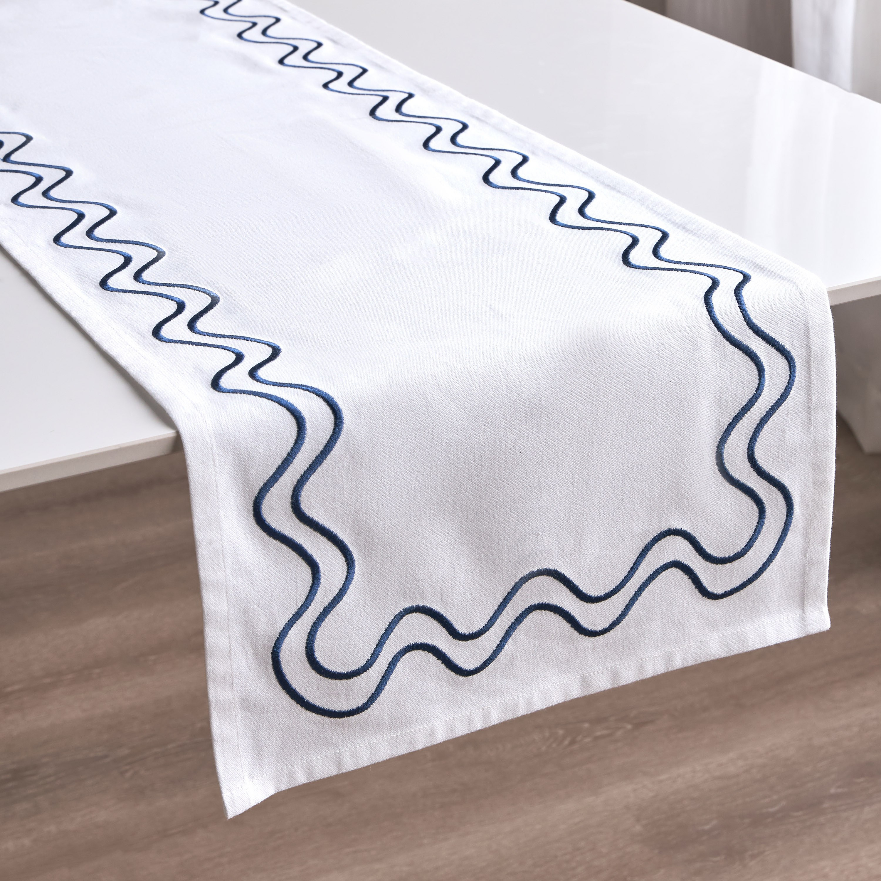 مفرش طاولة - أميكو - 33x180 سم-household-dining-tablelinen-runnersandtablecovers-image-3