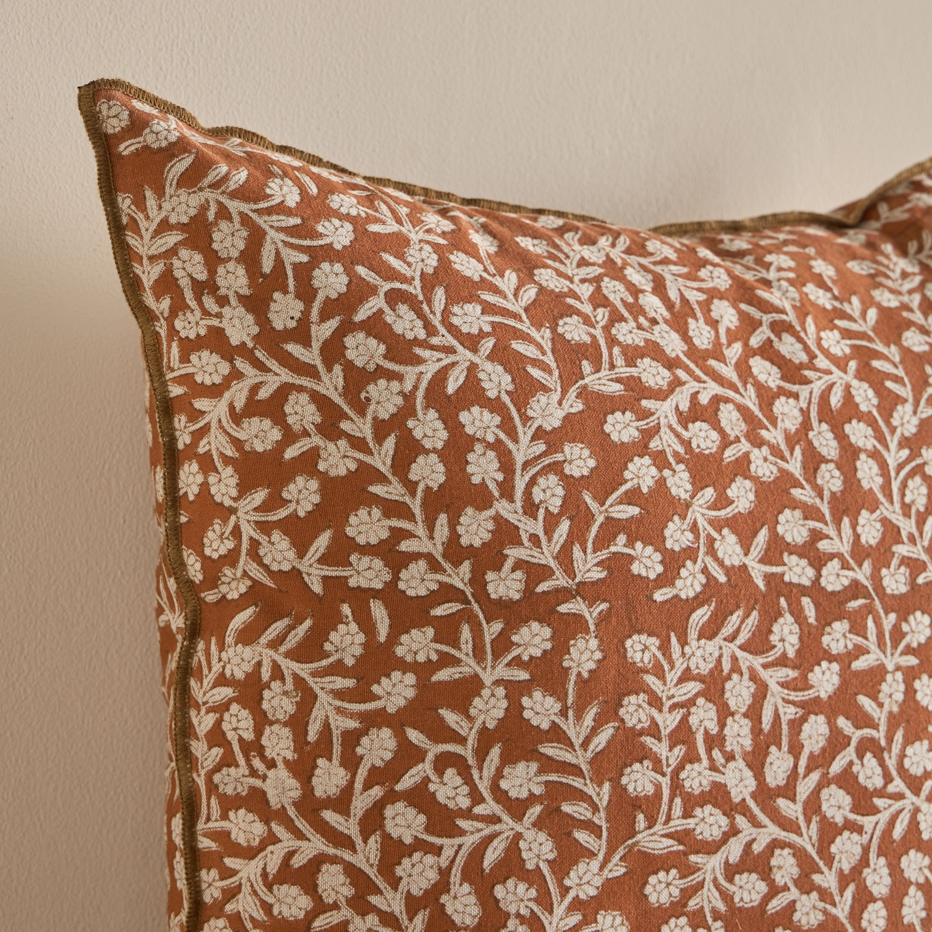 وسادة محشوة بطبعات - أراس -  50x50 سم-household-cushionsandthrows-filledcushions-decorativecushions-image-2