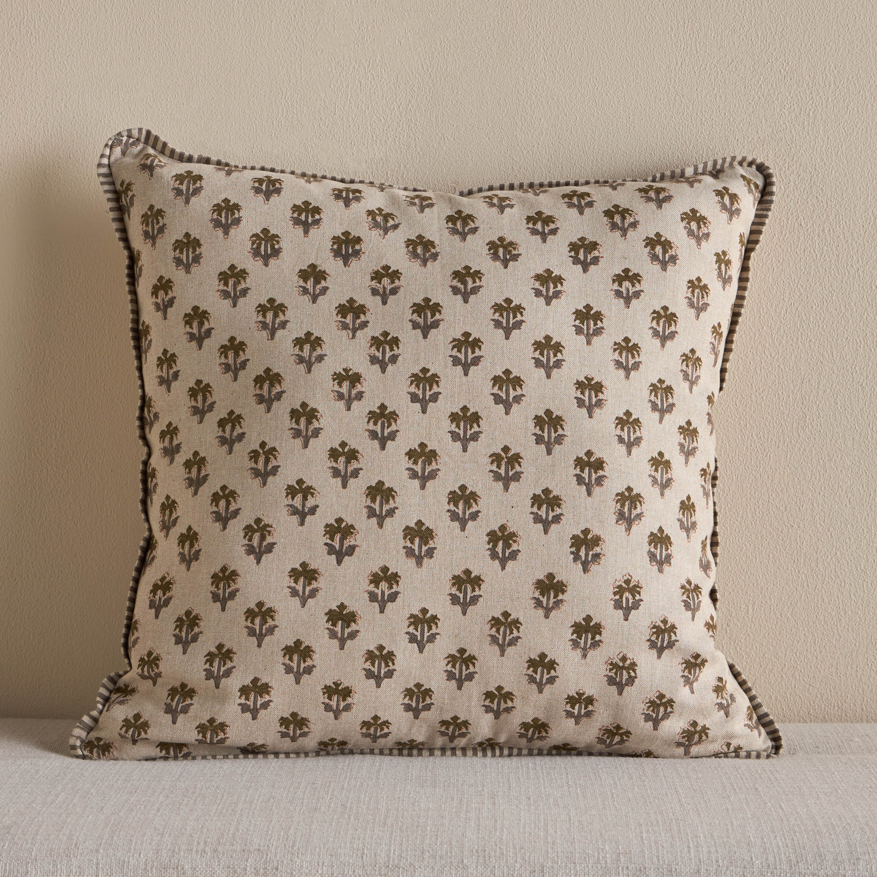 وسادة محشوة بطبعات - أراس - 45x45 سم-household-cushionsandthrows-filledcushions-decorativecushions-image-1