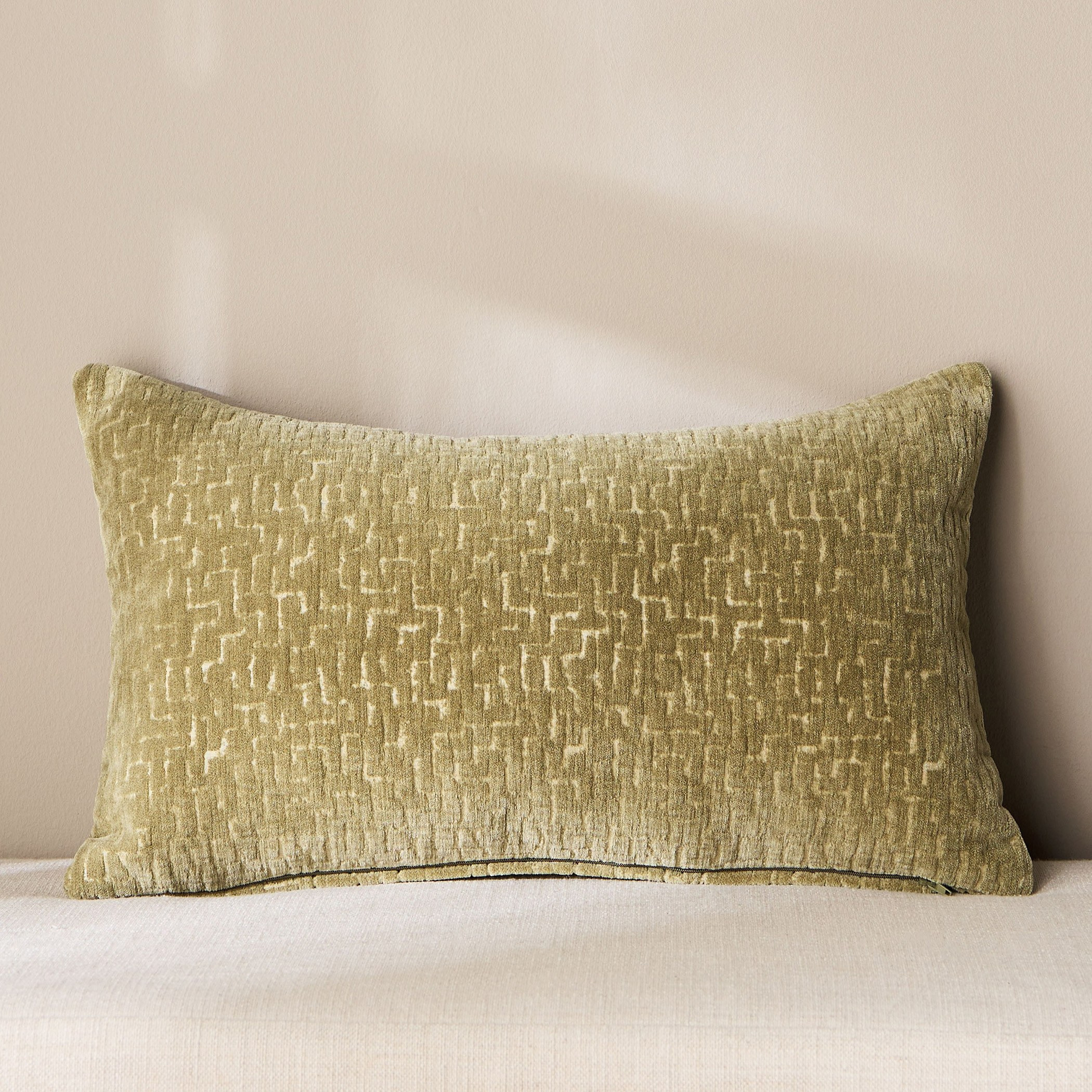 وسادة  محشوة جاكار- سولينا - 50x30 سم-household-cushionsandthrows-filledcushions-decorativecushions-image-1