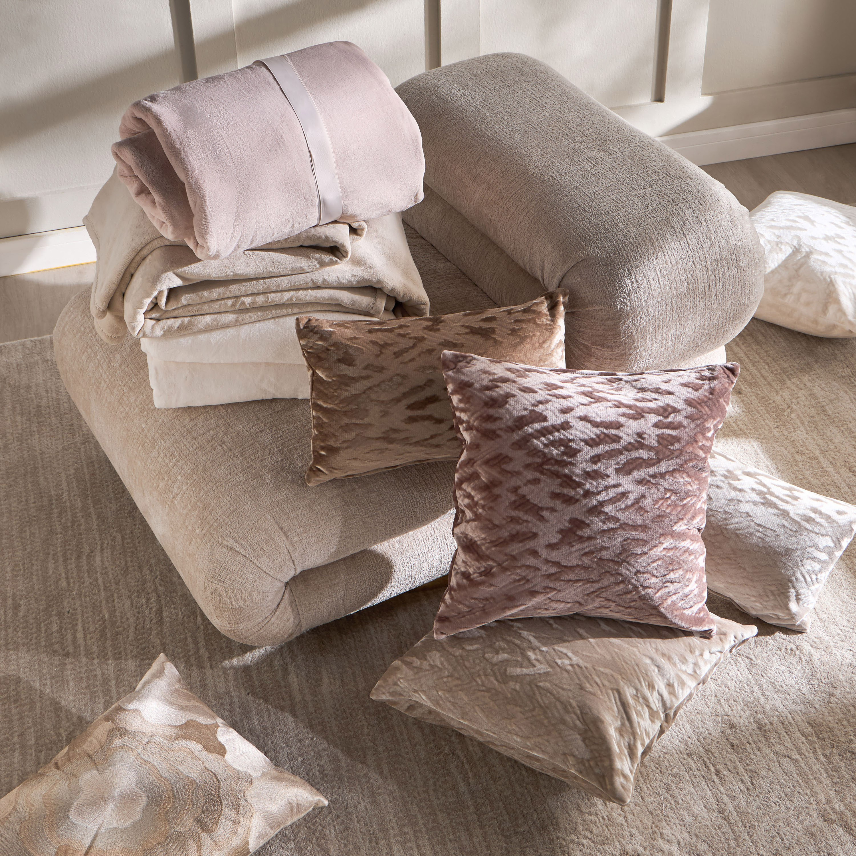 Giuliana Heringbone Press Filled Cushion - 30x50 cm-household-cushionsandthrows-filledcushions-decorativecushions-image-4