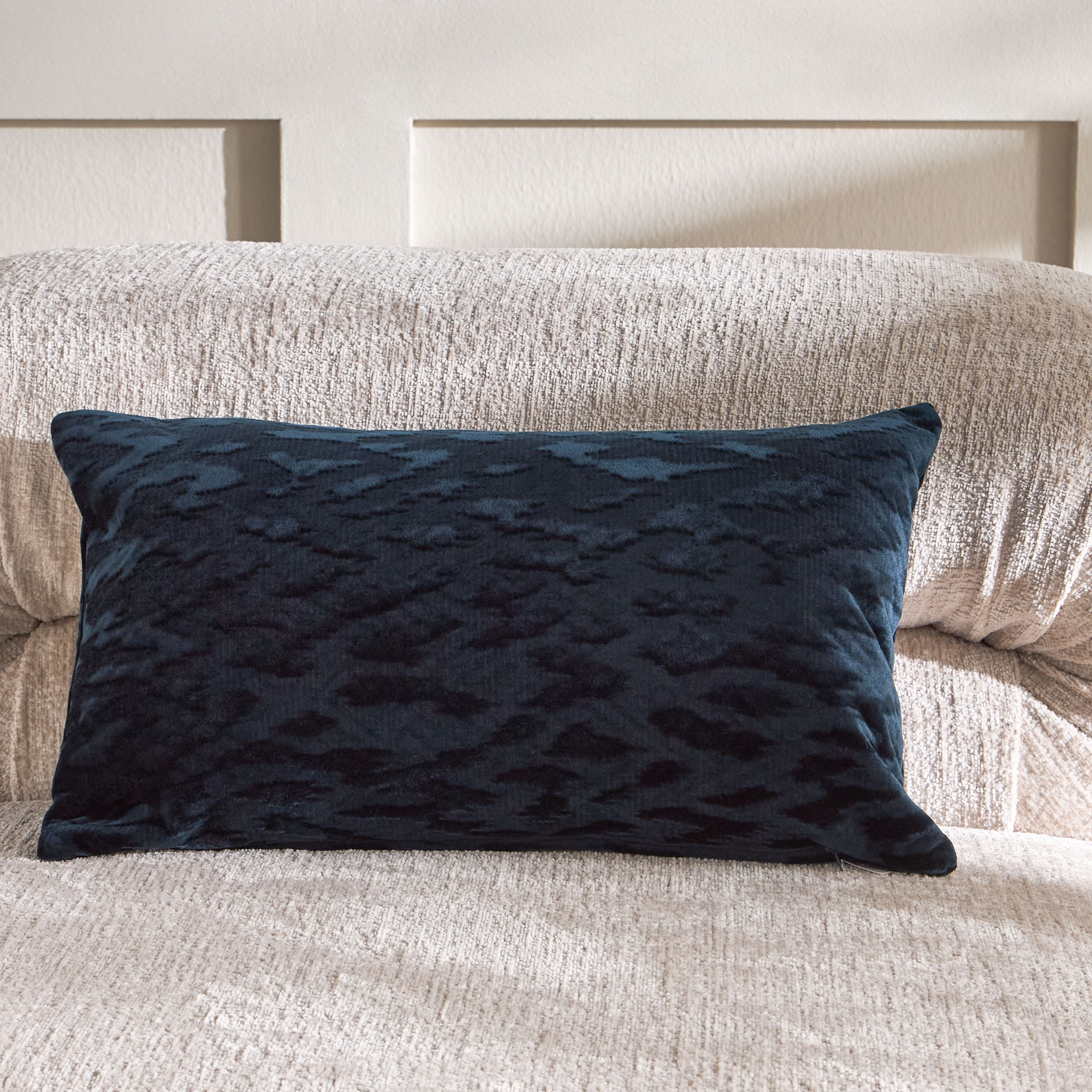 Giuliana Heringbone Press Cushion Cover - 30x50 cm-household-cushionsandthrows-cushioncovers-image-1