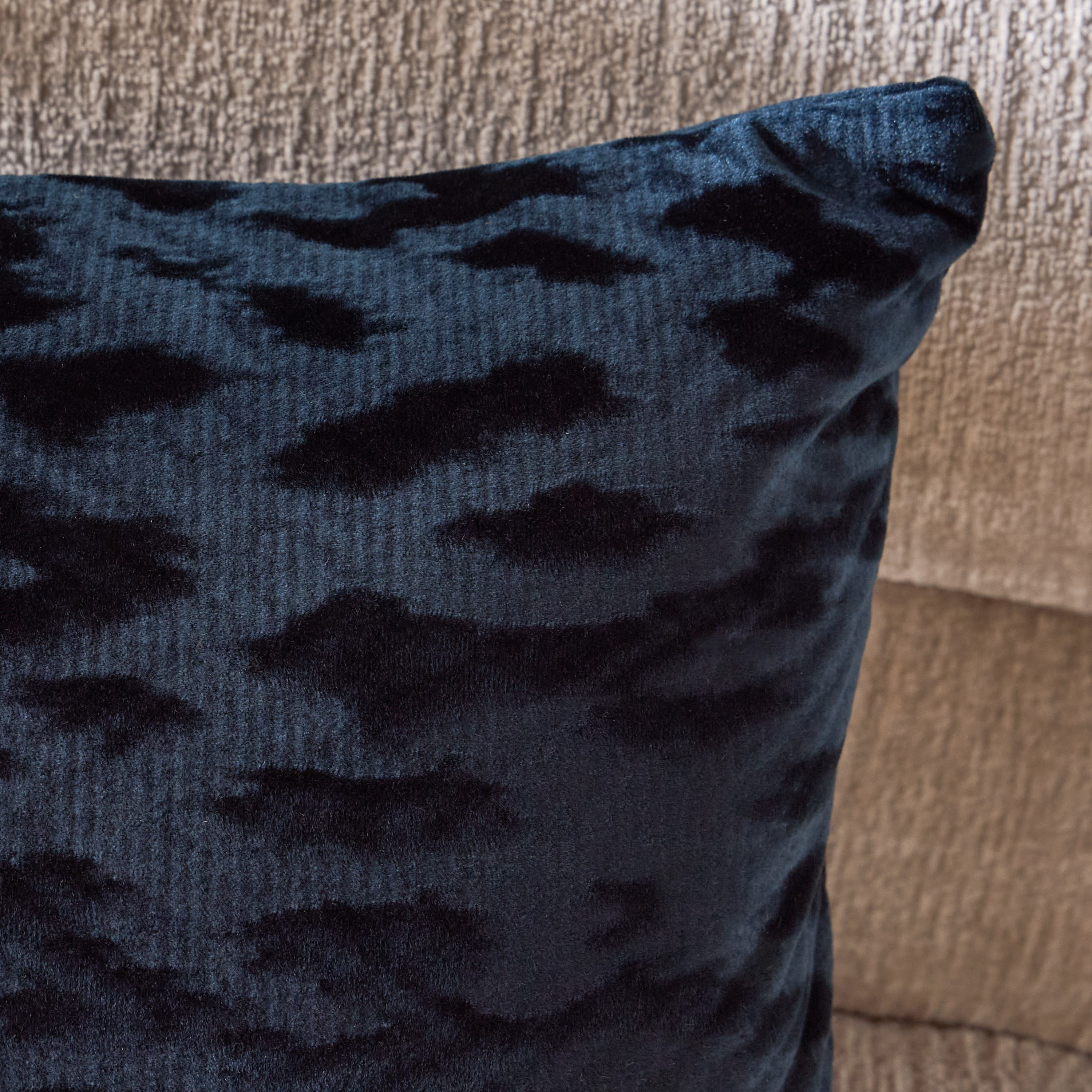 غطاء وسادة محشوة هيرينجبون - جيوليانا - 30×50 سم-household-cushionsandthrows-cushioncovers-image-6