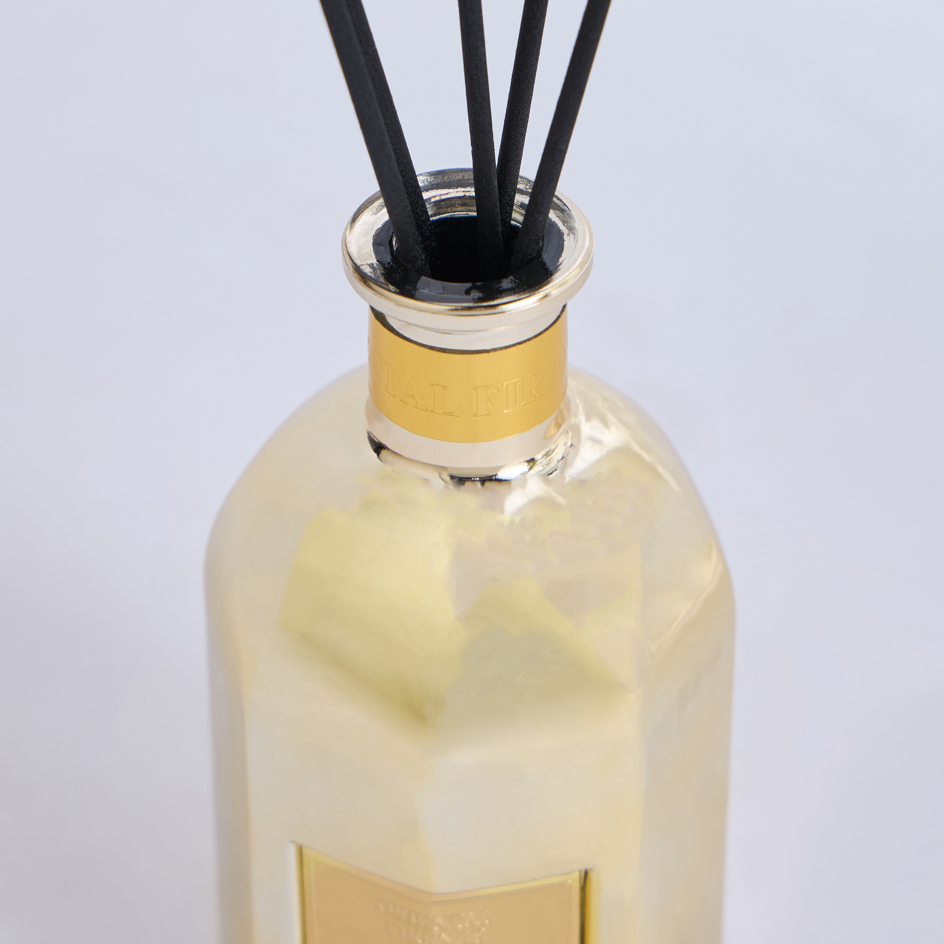 Oriental Firenze Tonka Clove Scented Reed Diffuser Set - 250 ml-household-homefragrance-reeddiffusers-image-3